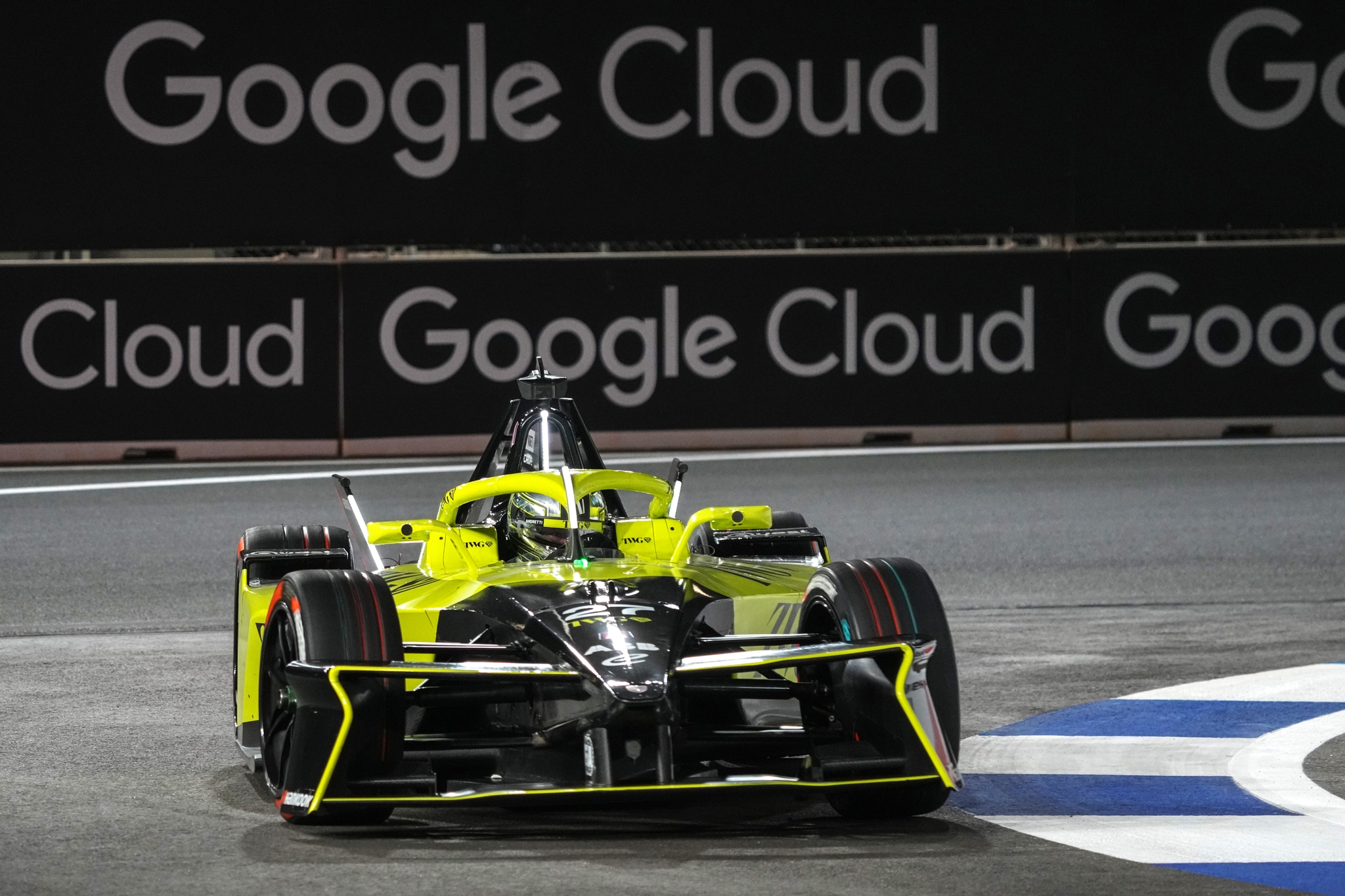 Jake Dennis firma extensión multianual con Andretti Fórmula E