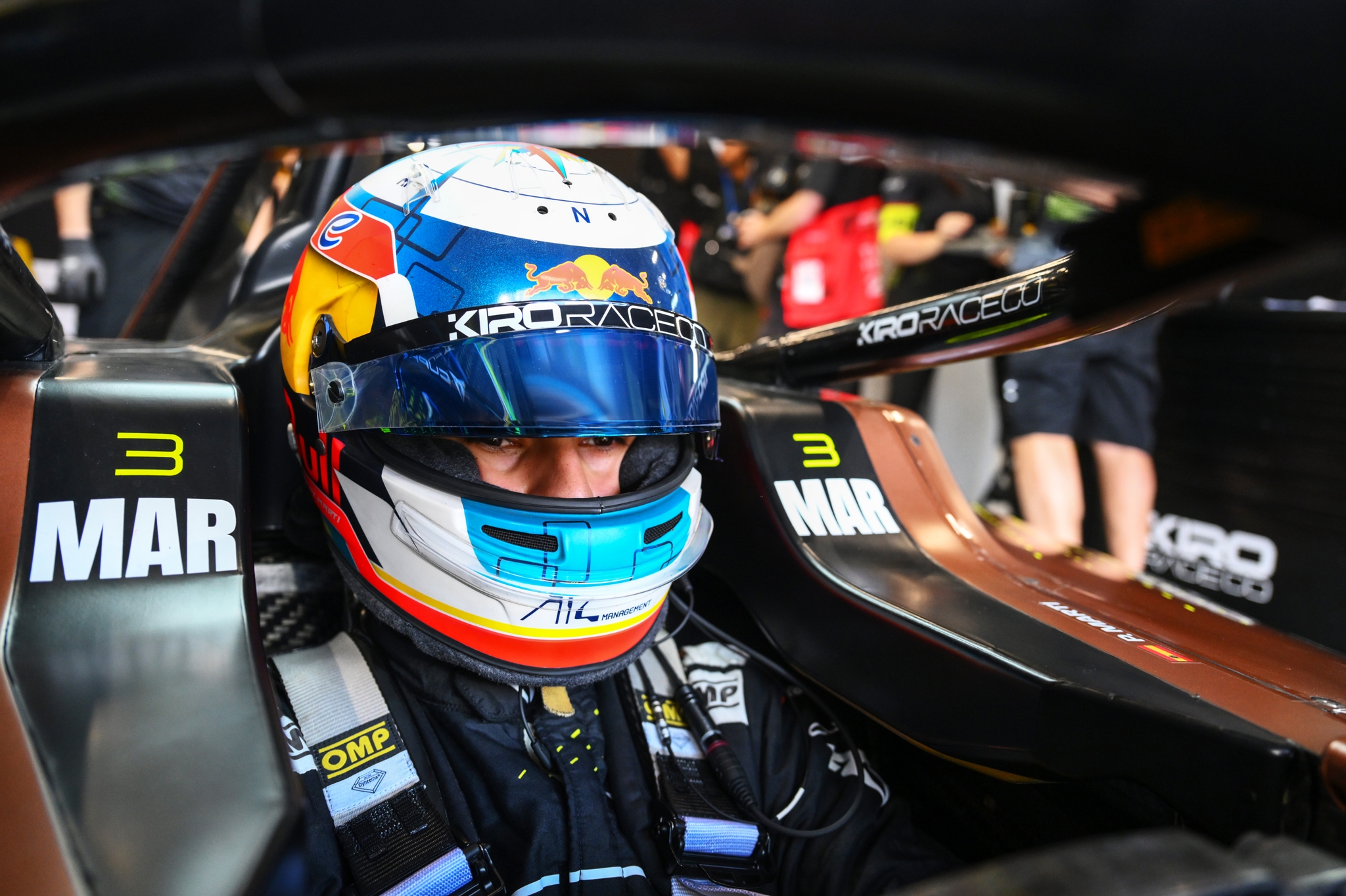 JEDDAH, SAUDI ARABIA - FEBRUARY 13: Josep Maria Marti de España and CUPRA KIRO se prepara para conducir en el garaje durante qualifying, previo al Jeddah E-Prix, Ronda 4 del Campeonato Mundial ABB FIA de Fórmula E 2026 en el Circuito de la Corniche de Jeddah el 13 de febrero de 2026 en Jeddah, Arabia Saudita. (Foto: Simon Galloway/LAT Images)