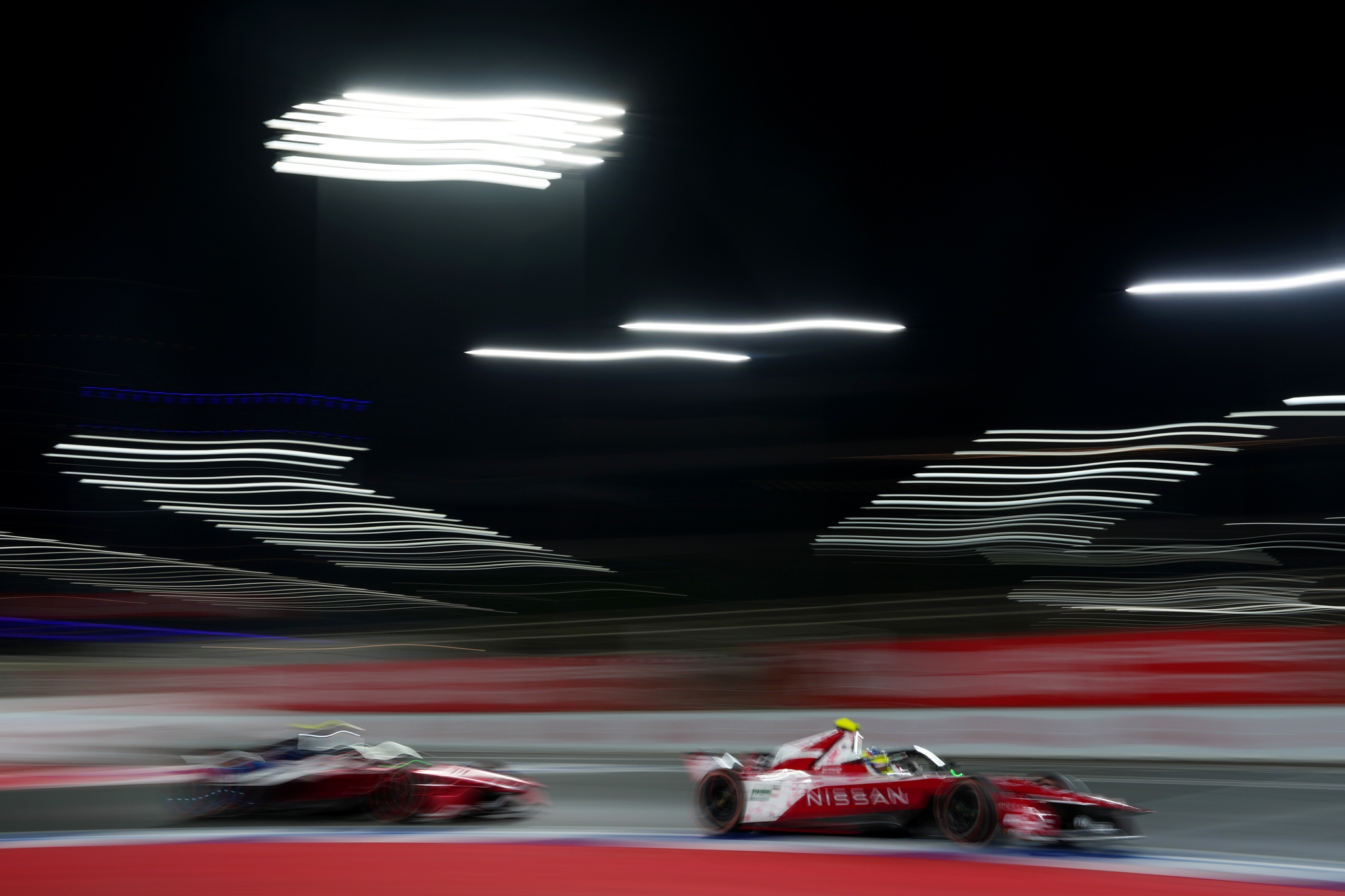 JEDDAH, SAUDI ARABIA - FEBRUARY 13: Oliver Rowly el equipo de Gran Bretaña conduciendo el Nissan Formula E Nissan e-4ORCE 05 (No. 1) en pista durante el Jeddah E-Prix, Round 4 of the 2026 FIA Formula E World Championship en el Circuito de la Corniche de Jeddah el 13 de febrero de 2026 en Jeddah, Arabia Saudita. (Foto: Jed Leicester/LAT Images)