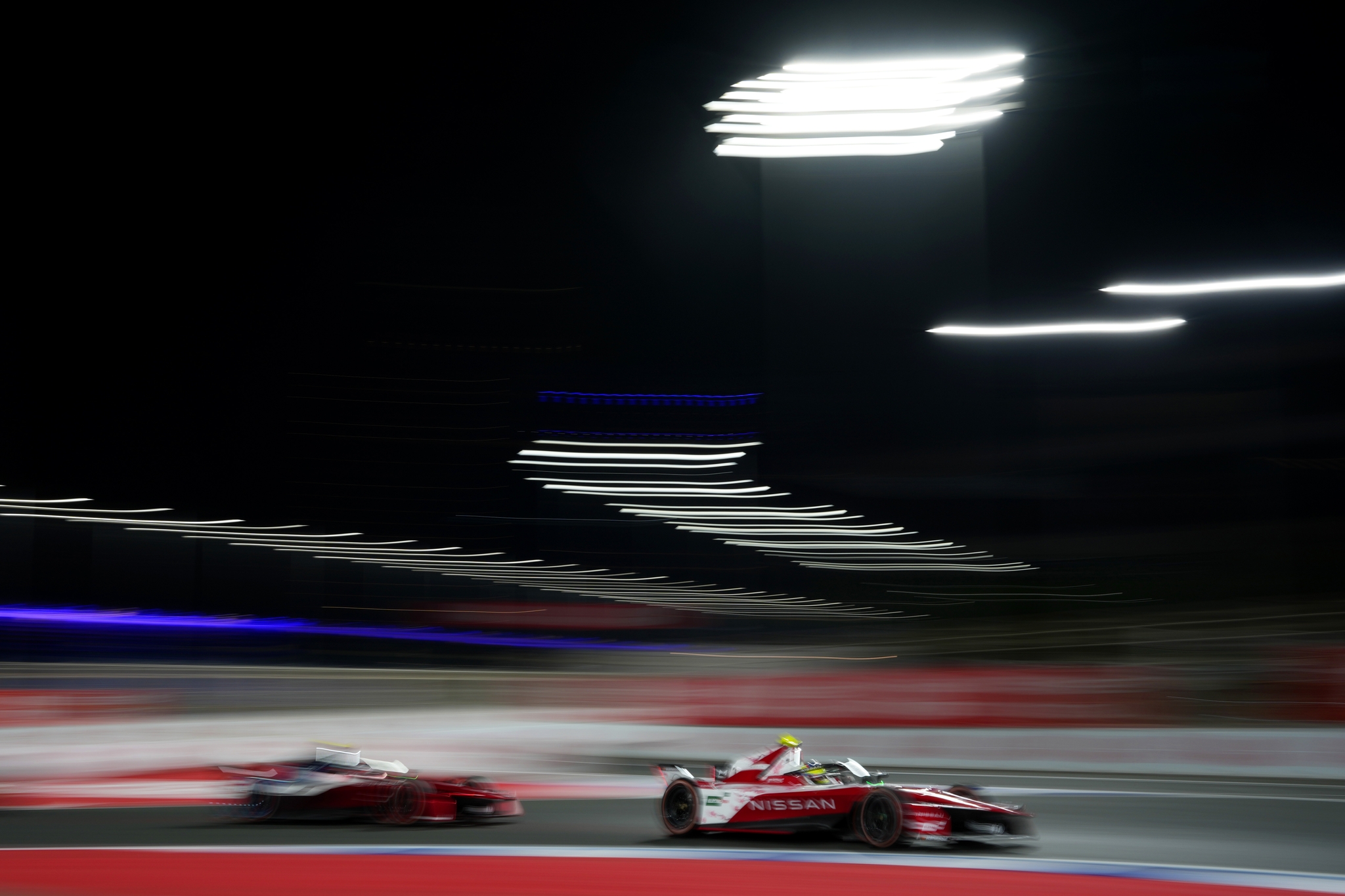 JEDDAH, SAUDI ARABIA - FEBRUARY 13: Oliver Rowly el equipo de Gran Bretaña conduciendo el Nissan Formula E Nissan e-4ORCE 05 (No. 1) en pista durante el Jeddah E-Prix, Round 4 of the 2026 FIA Formula E World Championship en el Circuito de la Corniche de Jeddah el 13 de febrero de 2026 en Jeddah, Arabia Saudita. (Foto: Jed Leicester/LAT Images)