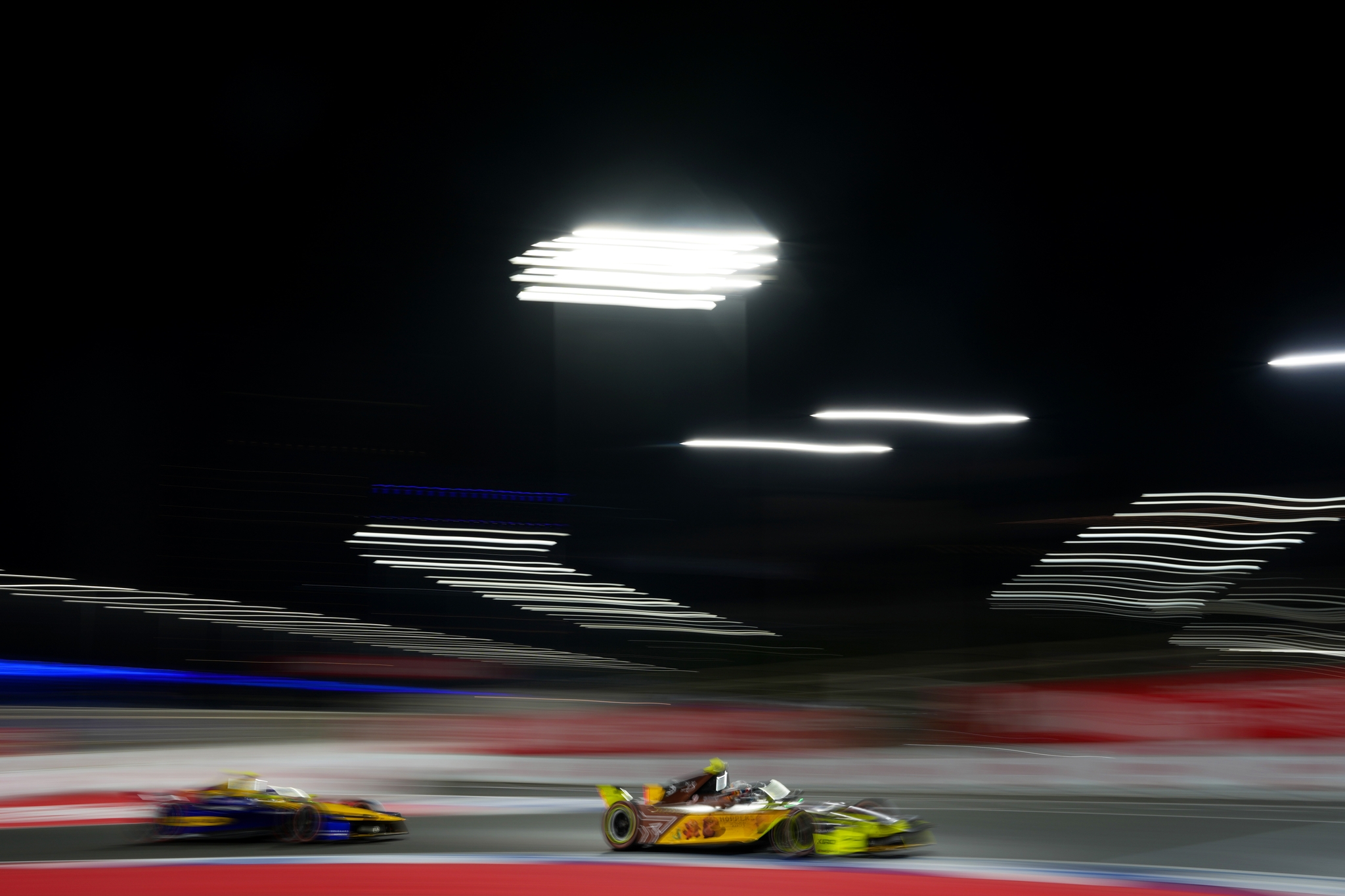 JEDDAH, SAUDI ARABIA - FEBRUARY 13: Josep Maria Marti de España conduciendo el CUPRA KIRO Porsche 99X Electric WCG3 (No. 3) en pista durante el Jeddah E-Prix, Round 4 of the 2026 FIA Formula E World Championship en el Circuito de la Corniche de Jeddah el 13 de febrero de 2026 en Jeddah, Arabia Saudita. (Foto: Jed Leicester/LAT Images)