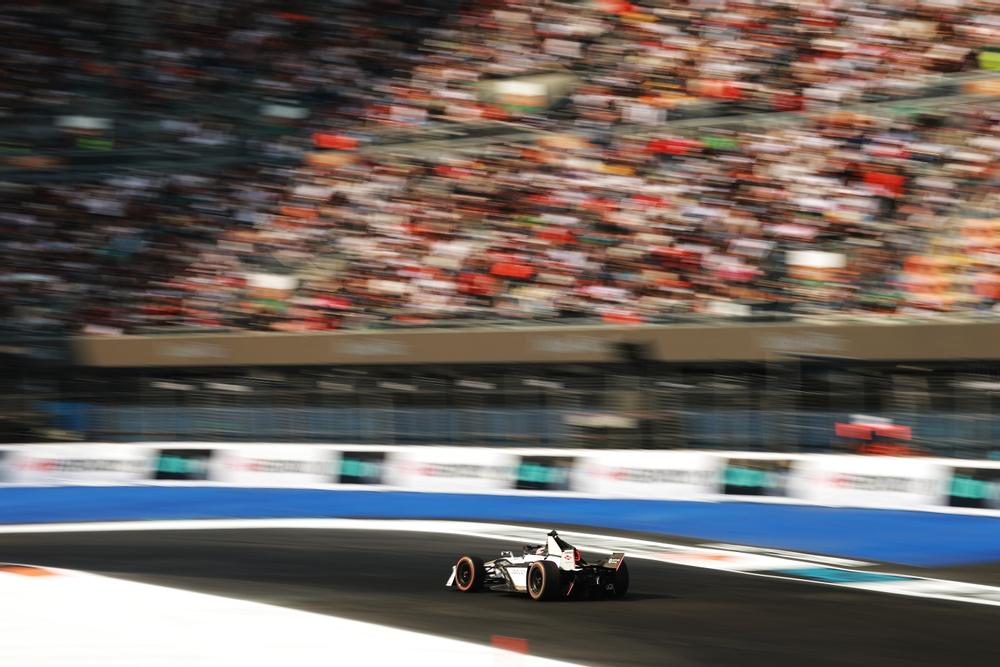 Mitch Evans en la pista de Fórmula E