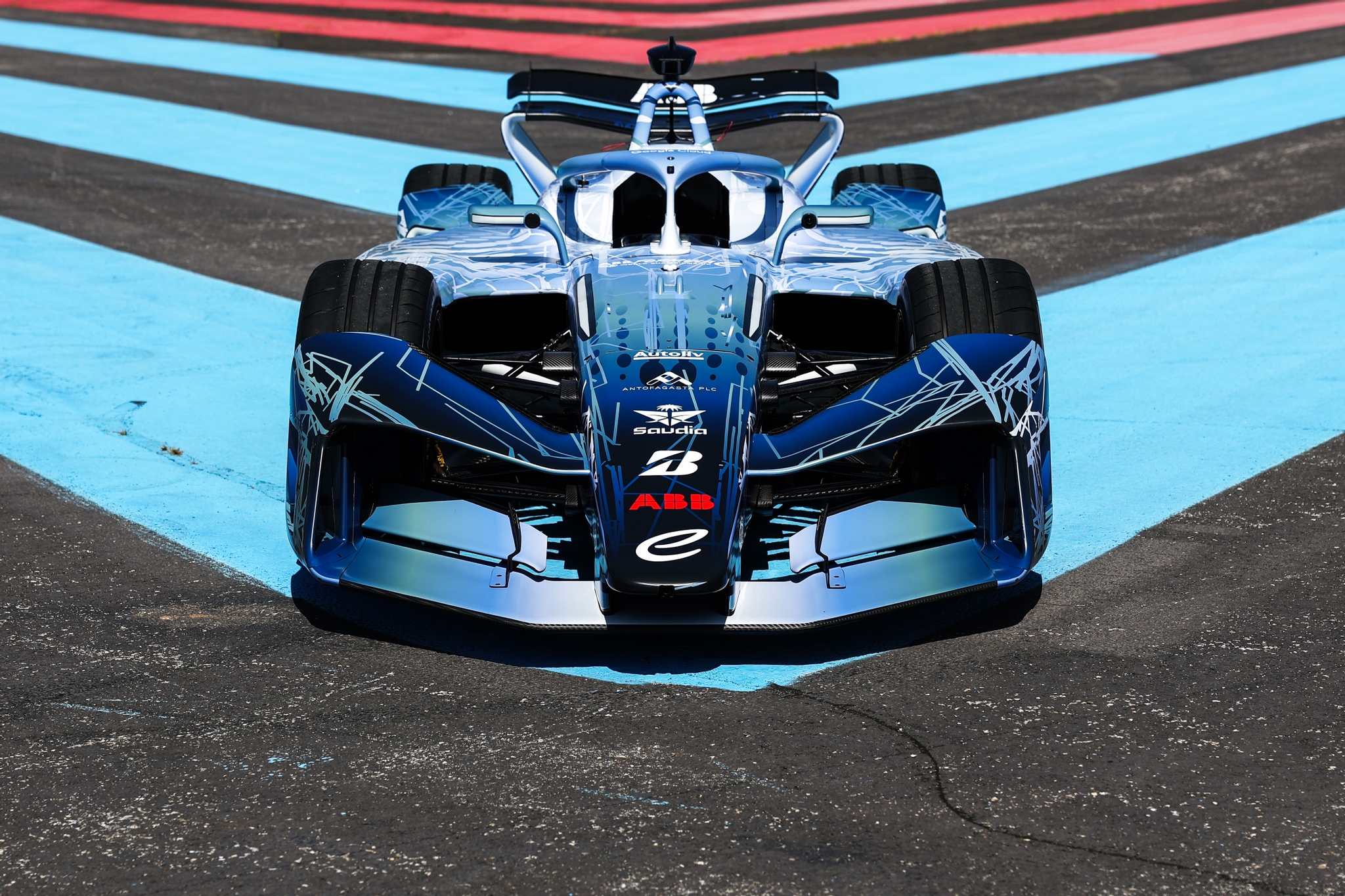 LE CASTELLET, FRANCIA - 21 DE ABRIL: Una vista general del auto GEN4 de Fórmula E durante el lanzamiento de Fórmula E GEN4 en el Circuito Paul Ricard el 21 de abril de 2026 en Le Castellet, Francia. (Foto de Simon Galloway/LAT Images) (© Formula E / FIA)