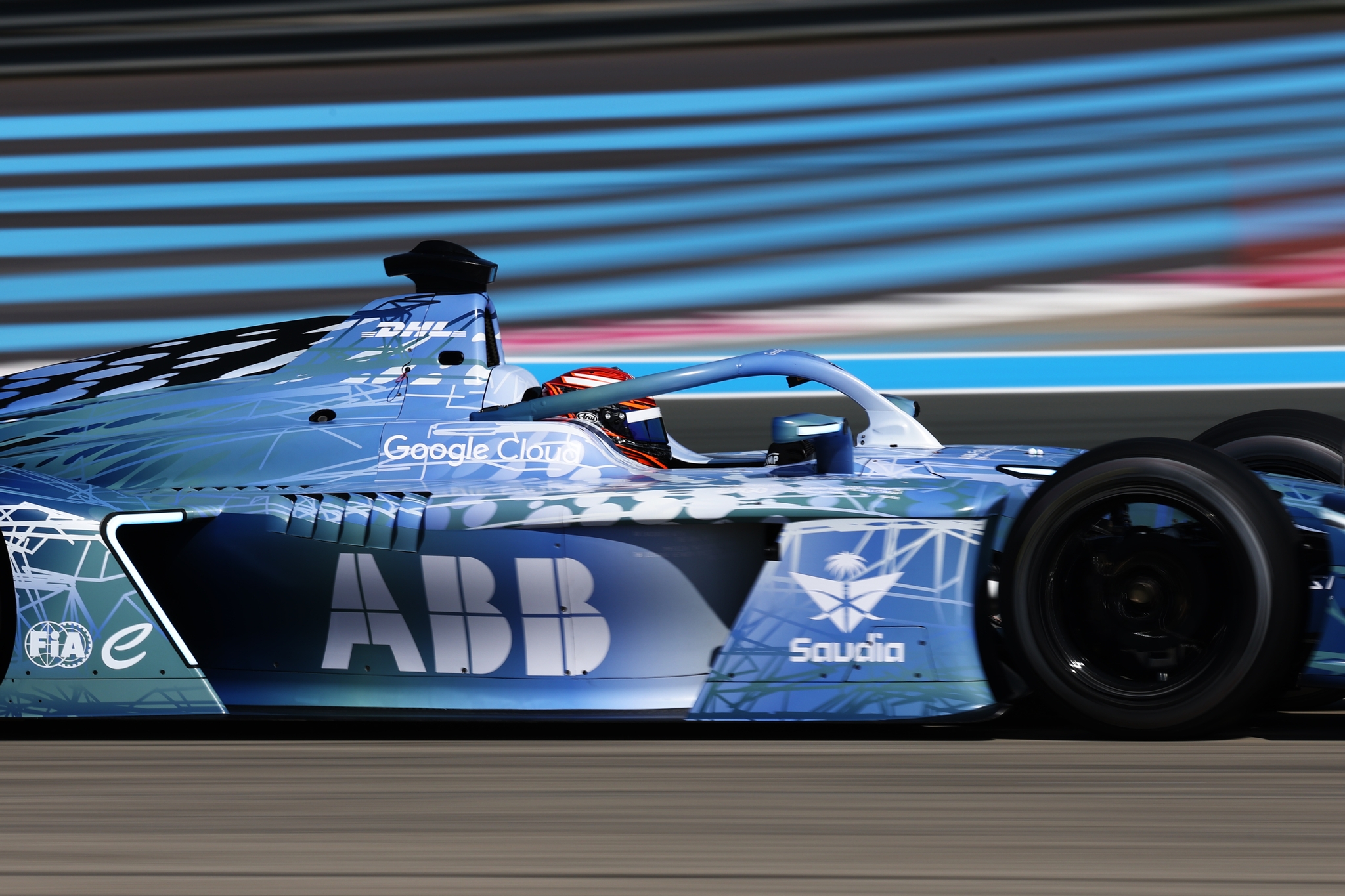 LE CASTELLET, FRANCIA - 21 DE ABRIL: James Rossiter de Gran Bretaña conduciendo el auto GEN4 de Fórmula E en la pista durante el lanzamiento de Fórmula E GEN4 en el Circuito Paul Ricard el 21 de abril de 2026 en Le Castellet, Francia. (Foto de Simon Galloway/LAT Images) (© Formula E / FIA)
