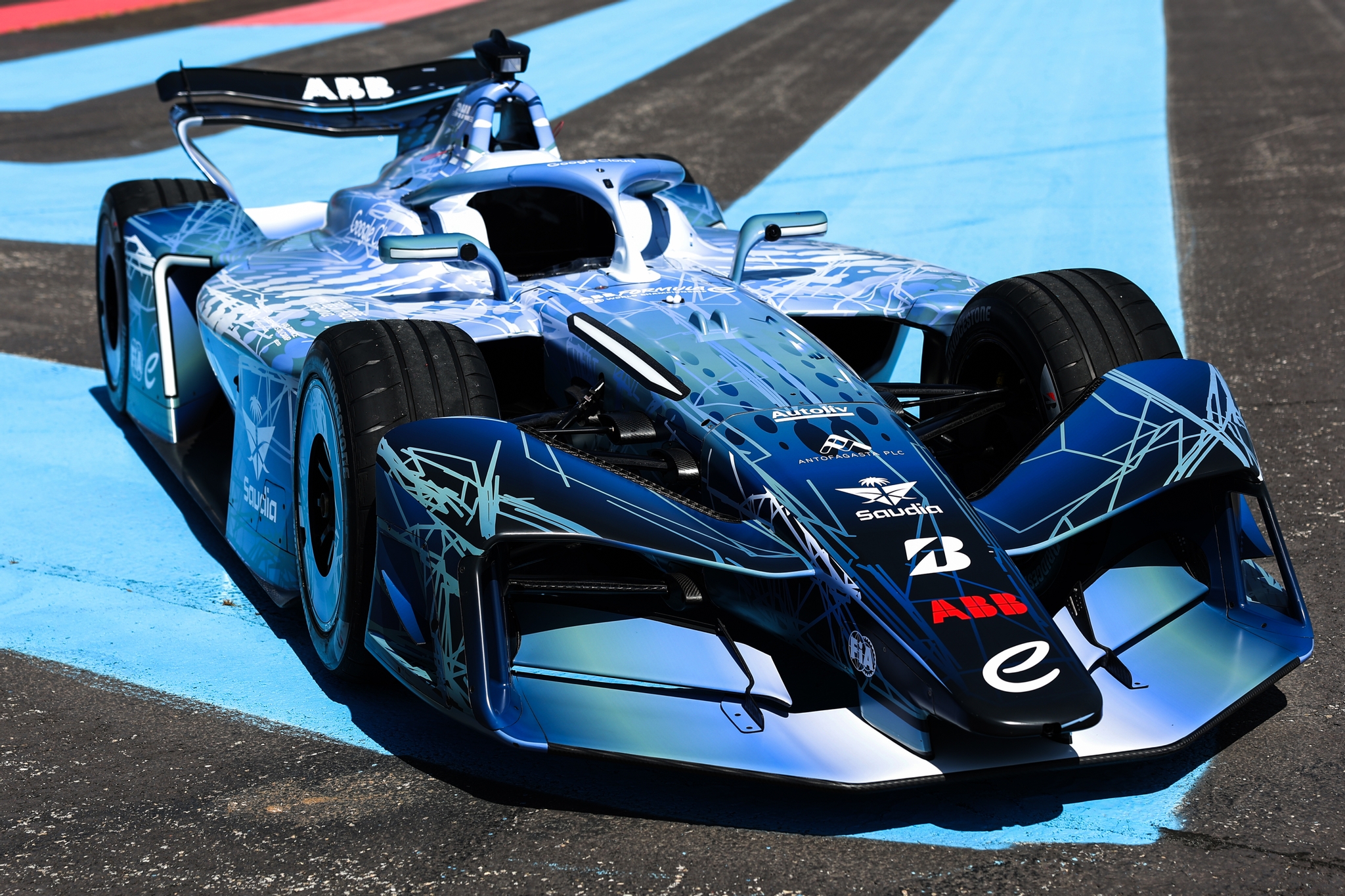 LE CASTELLET, FRANCIA - 21 DE ABRIL: Una vista general del auto GEN4 de Fórmula E durante el lanzamiento de Fórmula E GEN4 en el Circuito Paul Ricard el 21 de abril de 2026 en Le Castellet, Francia. (Foto de Simon Galloway/LAT Images) (© Formula E / FIA)