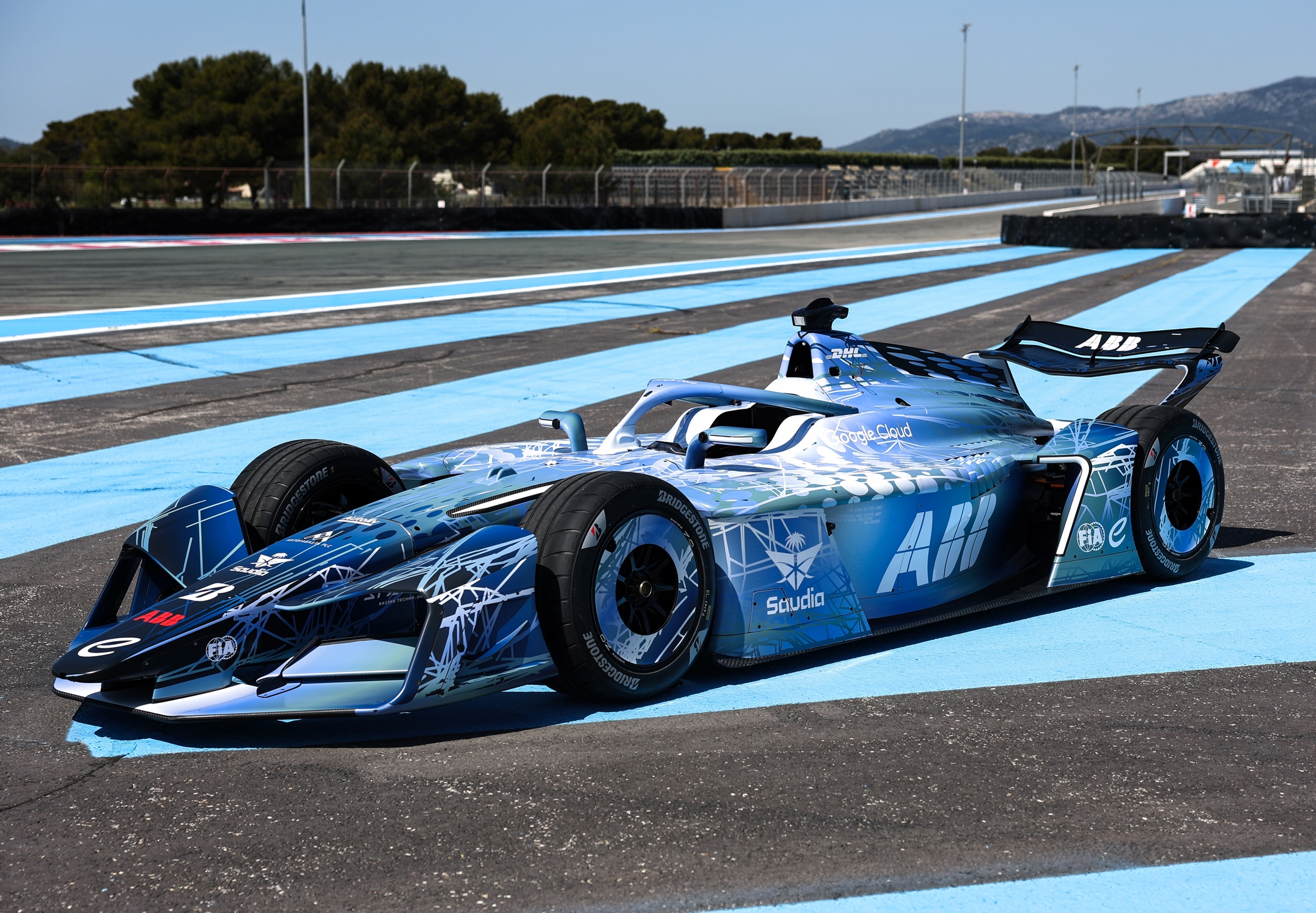 LE CASTELLET, FRANCIA - 21 DE ABRIL: Una vista general del auto GEN4 de Fórmula E durante el lanzamiento de Fórmula E GEN4 en el Circuito Paul Ricard el 21 de abril de 2026 en Le Castellet, Francia. (Foto de Simon Galloway/LAT Images) (© Formula E / FIA)