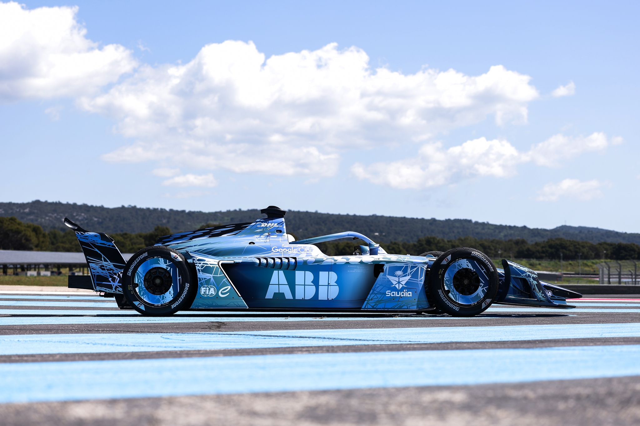 LE CASTELLET, FRANCIA - 21 DE ABRIL: Una vista general del auto GEN4 de Fórmula E durante el lanzamiento de Fórmula E GEN4 en el Circuito Paul Ricard el 21 de abril de 2026 en Le Castellet, Francia. (Foto de Simon Galloway/LAT Images) (© Formula E / FIA)