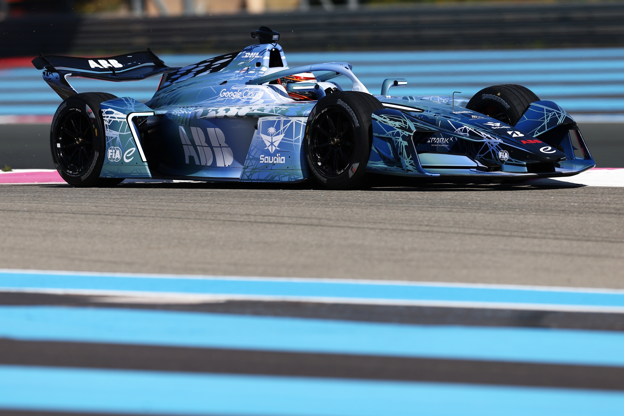 LE CASTELLET, FRANCIA - 21 DE ABRIL: James Rossiter de Gran Bretaña conduciendo el auto GEN4 de Fórmula E en la pista durante el lanzamiento de Fórmula E GEN4 en el Circuito Paul Ricard el 21 de abril de 2026 en Le Castellet, Francia. (Foto de Simon Galloway/LAT Images) (© Formula E / FIA)