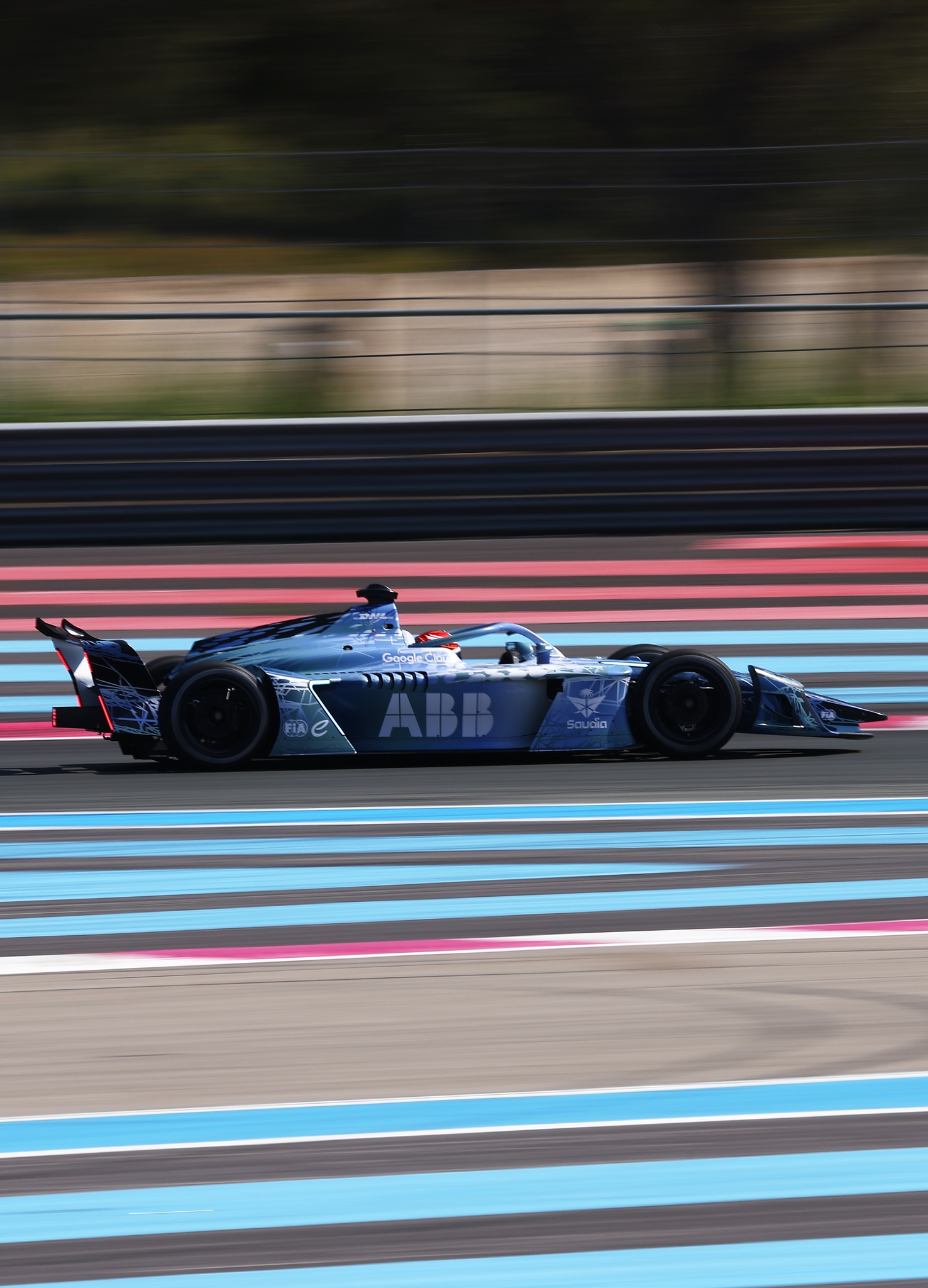 LE CASTELLET, FRANCIA - 21 DE ABRIL: James Rossiter de Gran Bretaña conduciendo el auto GEN4 de Fórmula E en la pista durante el lanzamiento de Fórmula E GEN4 en el Circuito Paul Ricard el 21 de abril de 2026 en Le Castellet, Francia. (Foto de Simon Galloway/LAT Images) (© Formula E / FIA)