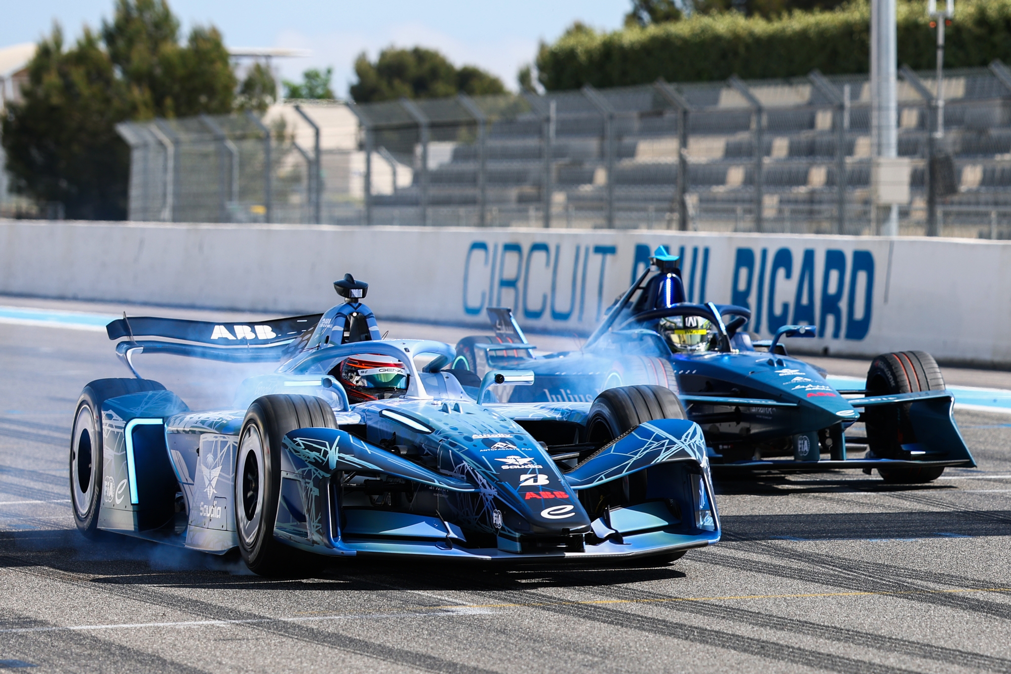 LE CASTELLET, FRANCIA - 21 DE ABRIL: James Rossiter de Gran Bretaña, conduciendo el auto GEN4 de Fórmula E, se quema en la parrilla durante el lanzamiento de Fórmula E GEN4 en el Circuito Paul Ricard el 21 de abril de 2026 en Le Castellet, Francia. (Foto de Simon Galloway/LAT Images) (Foto: Simon Galloway/LAT Images)
