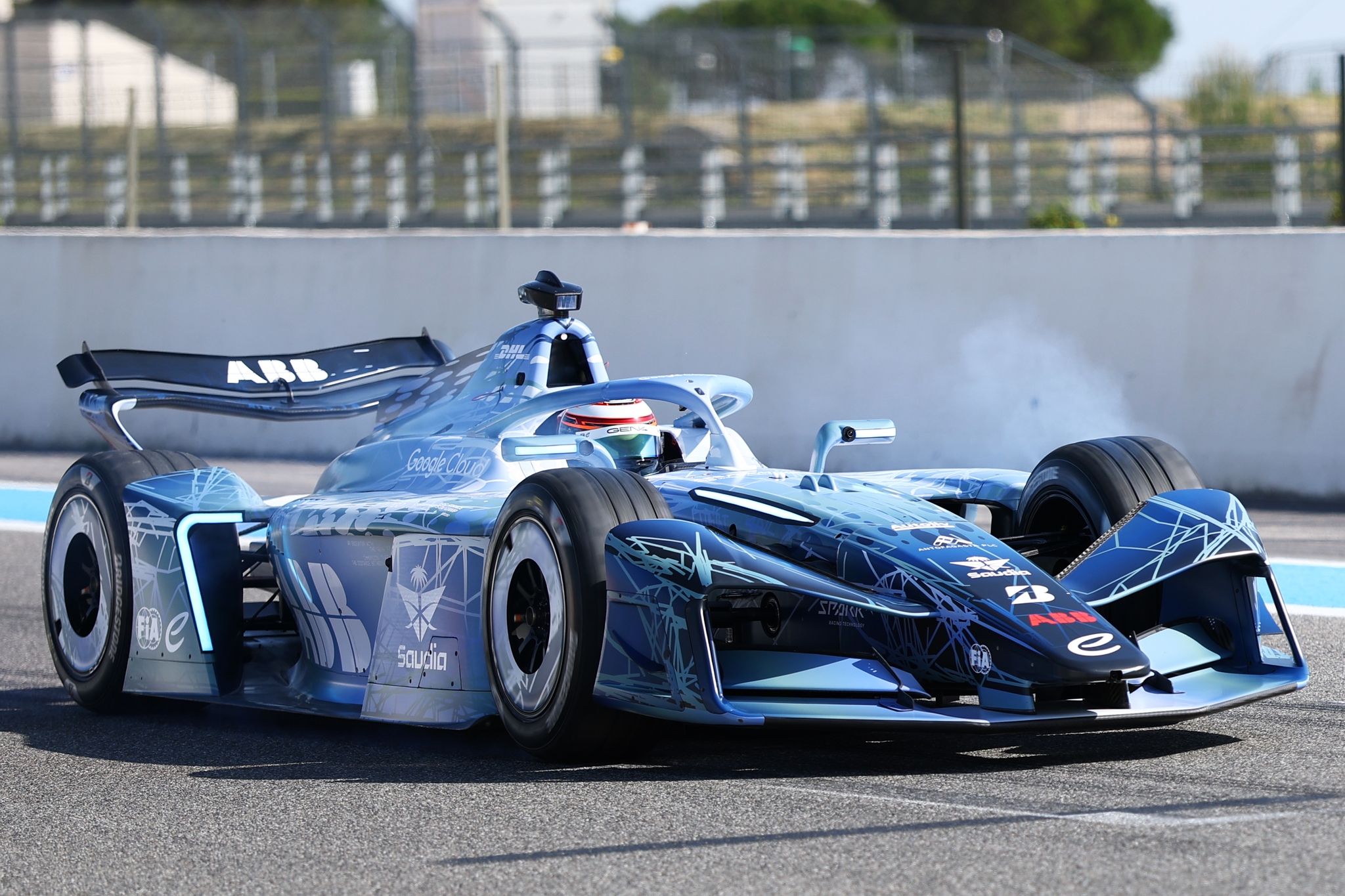 LE CASTELLET, FRANCIA - 21 DE ABRIL: James Rossiter de Gran Bretaña, conduciendo el auto GEN4 de Fórmula E, se quema durante el lanzamiento de Fórmula E GEN4 en el Circuito Paul Ricard el 21 de abril de 2026 en Le Castellet, Francia. (Foto de Simon Galloway/LAT Images) (Foto: Simon Galloway/LAT Images)