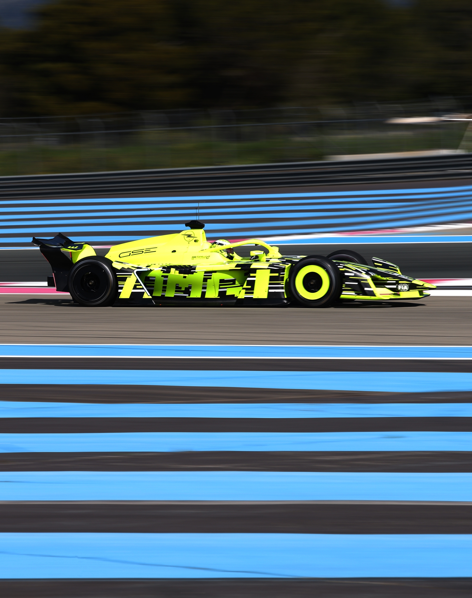 LE CASTELLET, FRANCIA - 21 DE ABRIL: Theo Pourchaire de Francia conduciendo el auto Opel GEN4 Fórmula E en la pista durante el lanzamiento de la Fórmula E GEN4 en el Circuito Paul Ricard el 21 de abril de 2026 en Le Castellet, Francia. (Foto de Simon Galloway/LAT Images) (Foto: Simon Galloway/LAT Images)
