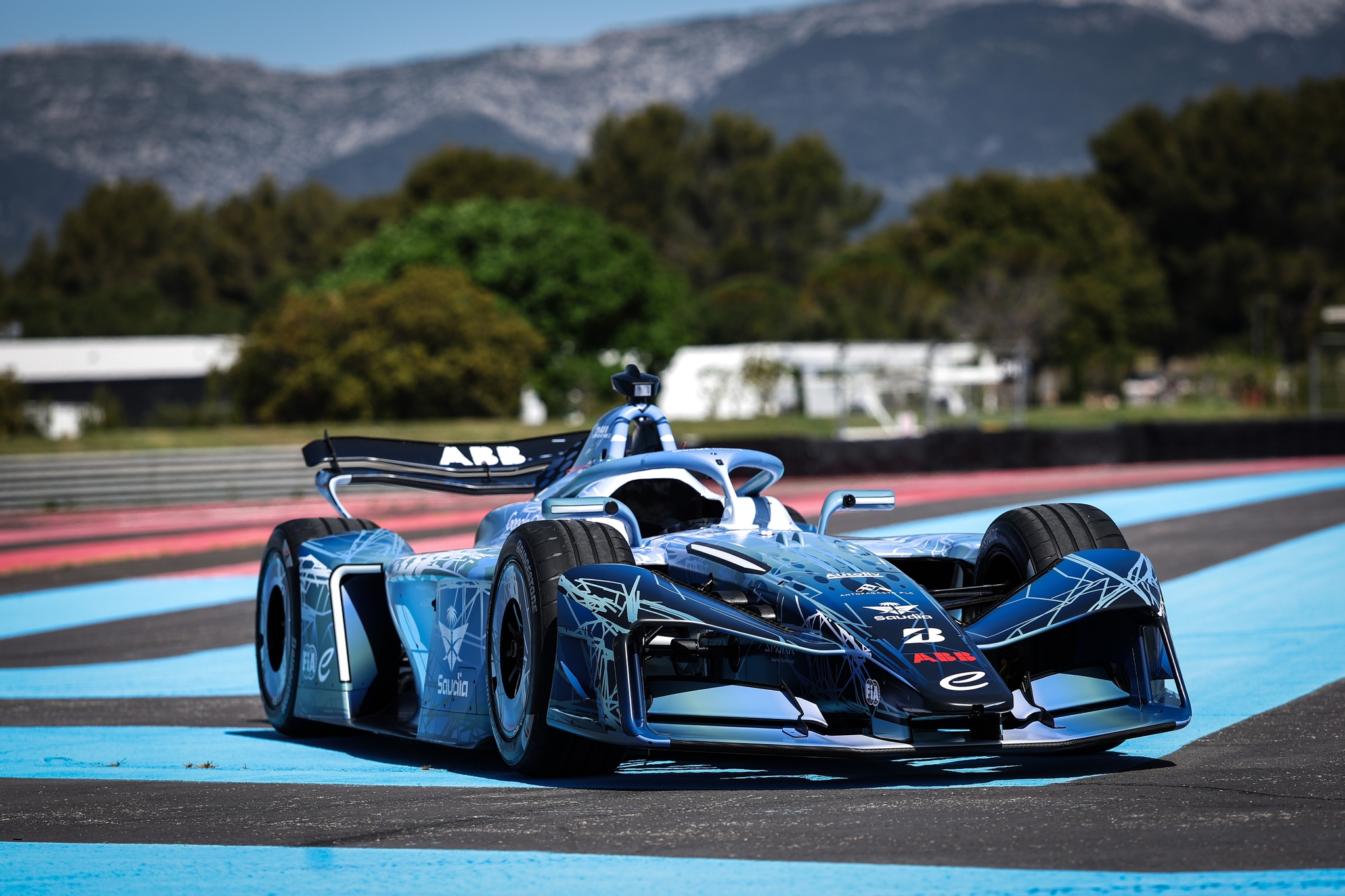 LE CASTELLET, FRANCIA - 21 DE ABRIL: Una vista general del auto GEN4 de Fórmula E durante el lanzamiento de Fórmula E GEN4 en el Circuito Paul Ricard el 21 de abril de 2026 en Le Castellet, Francia. (Foto de Simon Galloway/LAT Images) (Foto: Simon Galloway/LAT Images)