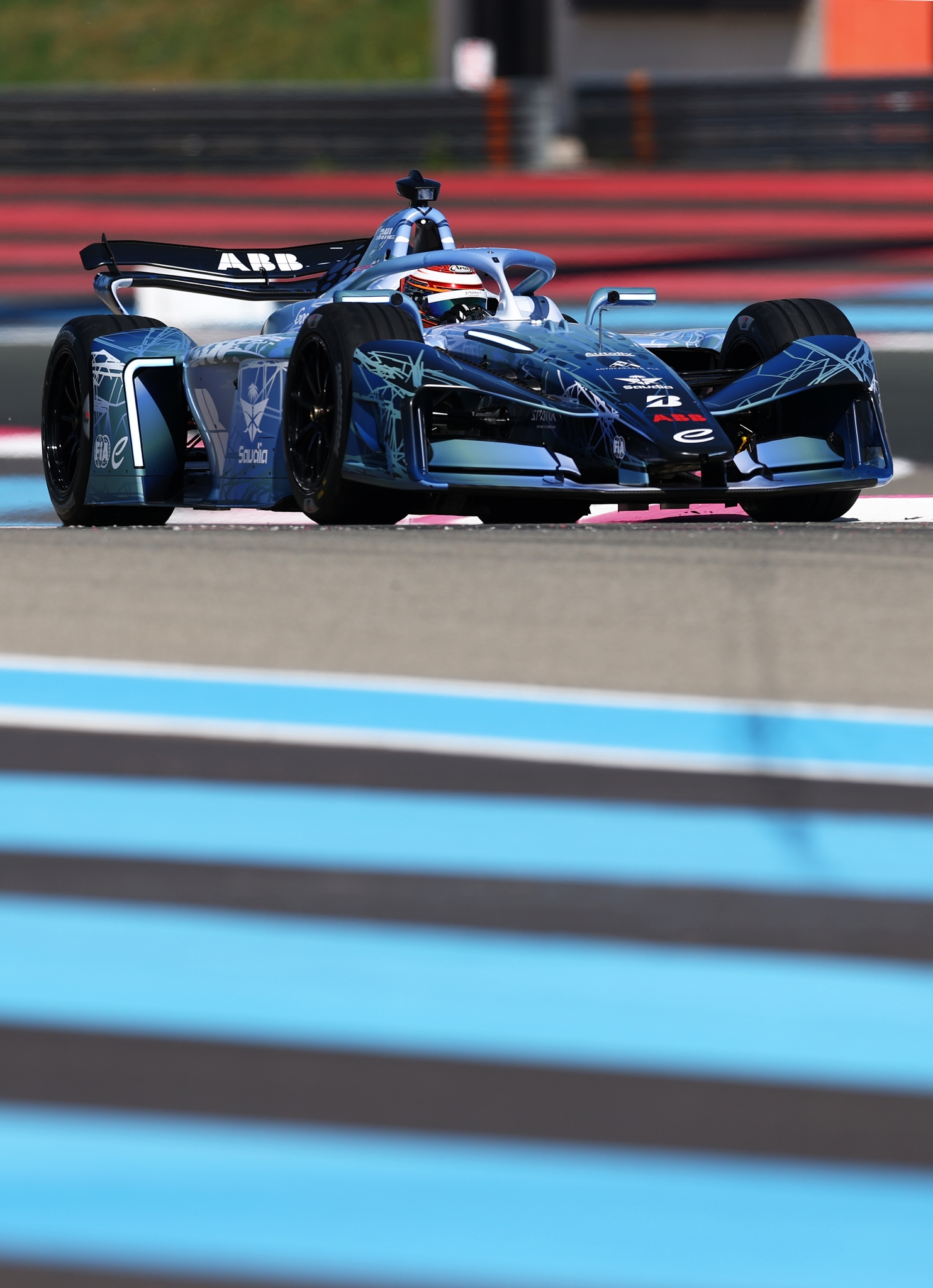 LE CASTELLET, FRANCIA - 21 DE ABRIL: James Rossiter de Gran Bretaña conduciendo el auto GEN4 de Fórmula E en la pista durante el lanzamiento de Fórmula E GEN4 en el Circuito Paul Ricard el 21 de abril de 2026 en Le Castellet, Francia. (Foto de Simon Galloway/LAT Images) (Foto: Simon Galloway/LAT Images)