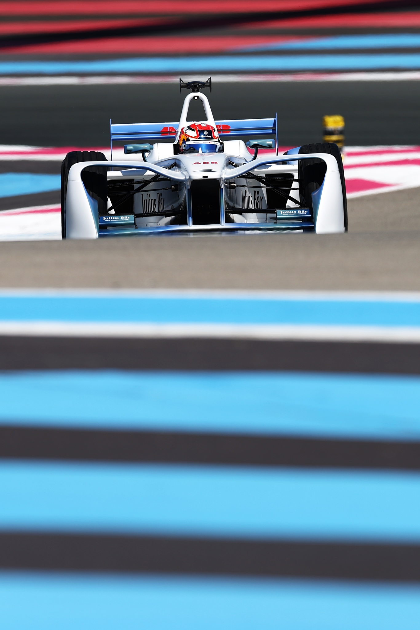 LE CASTELLET, FRANCIA - 21 DE ABRIL: Sebastien Buemi de Suiza conduciendo el coche de Fórmula E GEN1 en la pista durante el lanzamiento de Fórmula E GEN4 en el circuito Paul Ricard el 21 de abril de 2026 en Le Castellet, Francia. (Foto de Simon Galloway/LAT Images) (Foto: Simon Galloway/LAT Images)