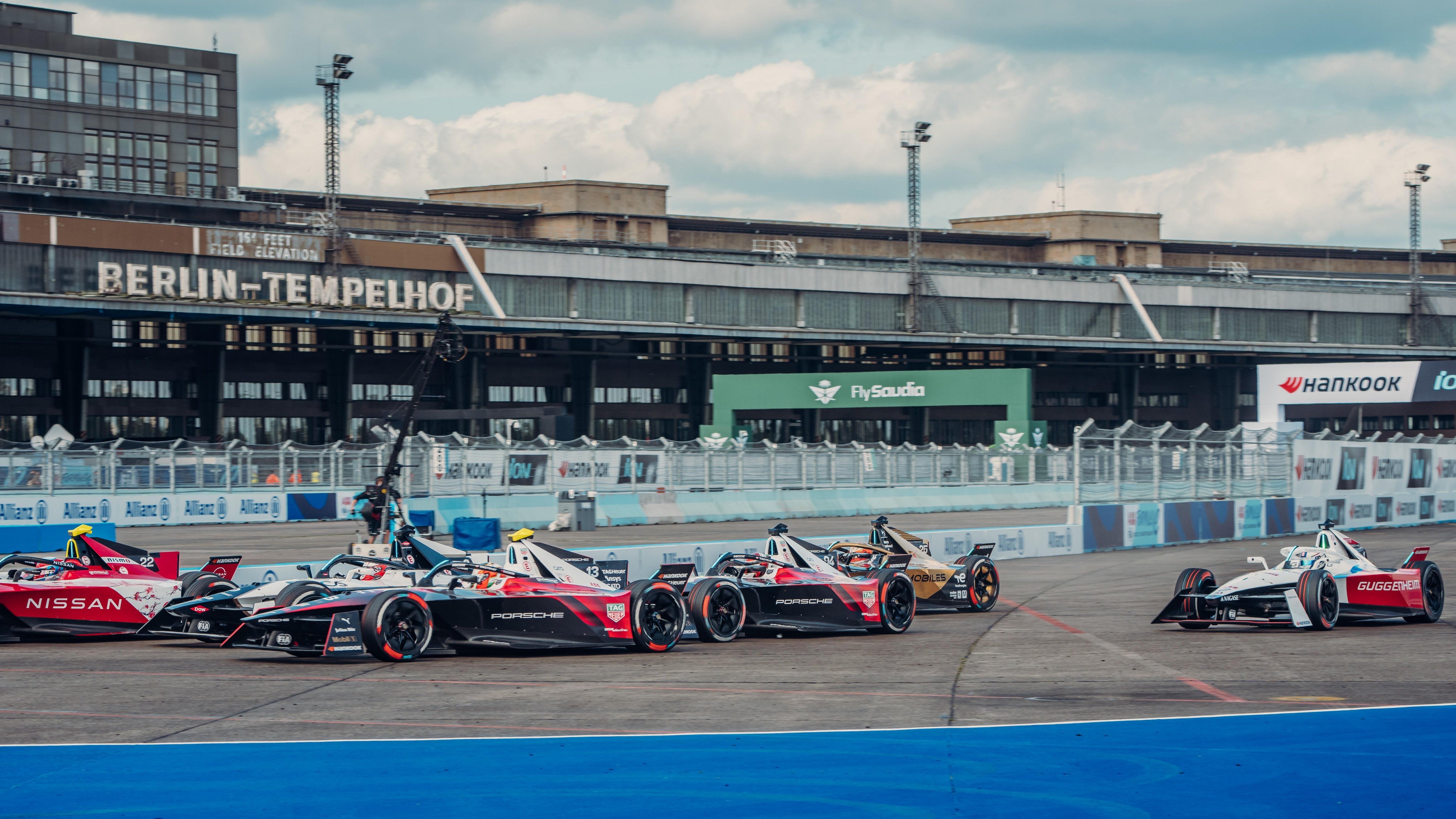 António Félix da Costa, Pascal Wehrlein, TAG Heuer Porsche Formula E Team, Porsche 99X Electric (#13, #94), Berlin E-Prix, ABB FIA Formula E World Championship, 2024 (Fotos: Porsche AG)
