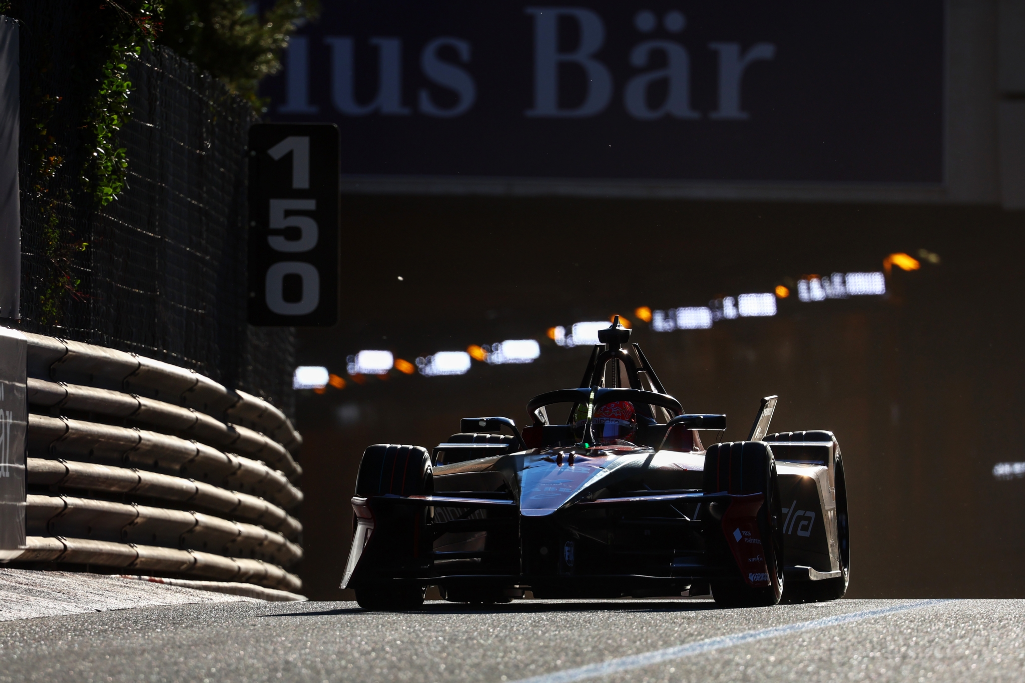 MONTE-CARLO, MÓNACO - 16 DE MAYO: Edoardo Mortara de Suiza pilotando el (48) Mahindra Racing Mahindr