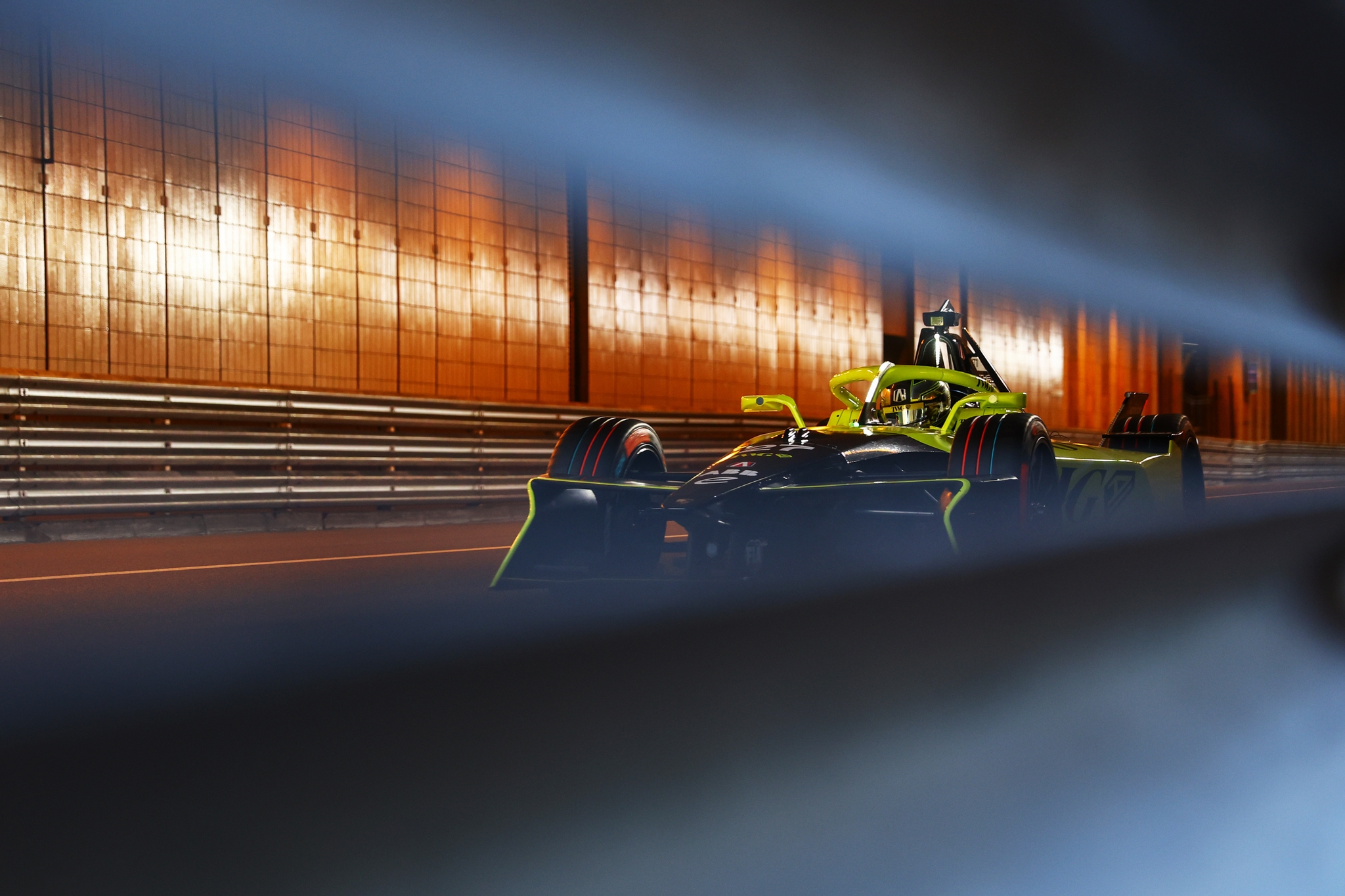 MONTE-CARLO, MÓNACO - 16 DE MAYO: Jake Dennis de Gran Bretaña pilotando el (27) Andretti Formula E P
