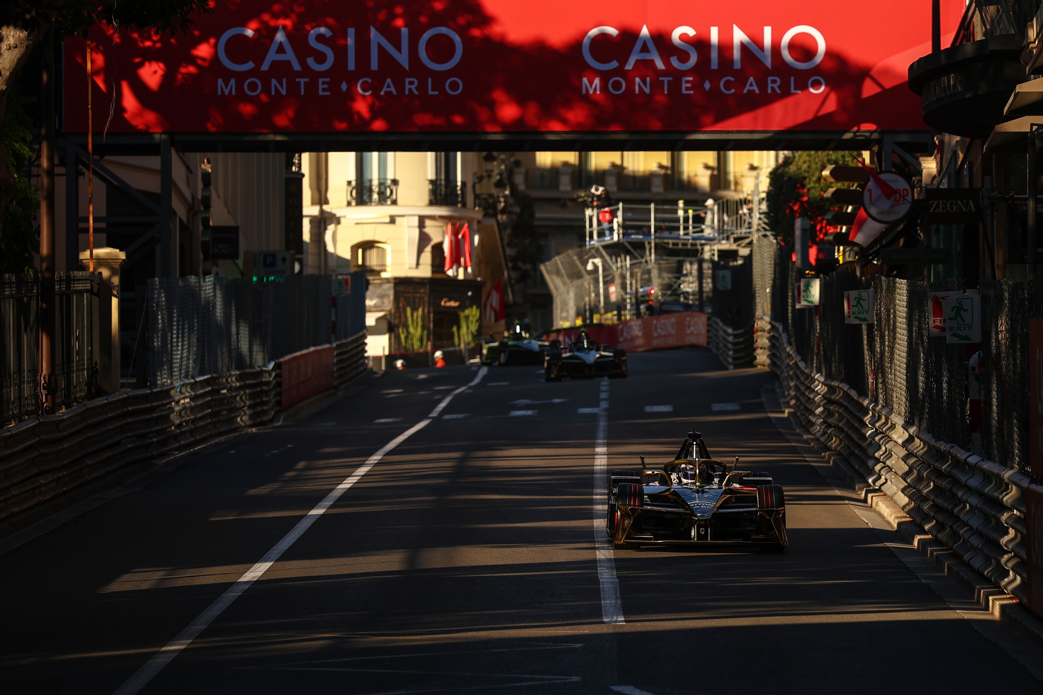 MONTE-CARLO, MÓNACO - 16 DE MAYO: Taylor Barnard de Gran Bretaña pilotando el (77) DS Penske DS E-Te