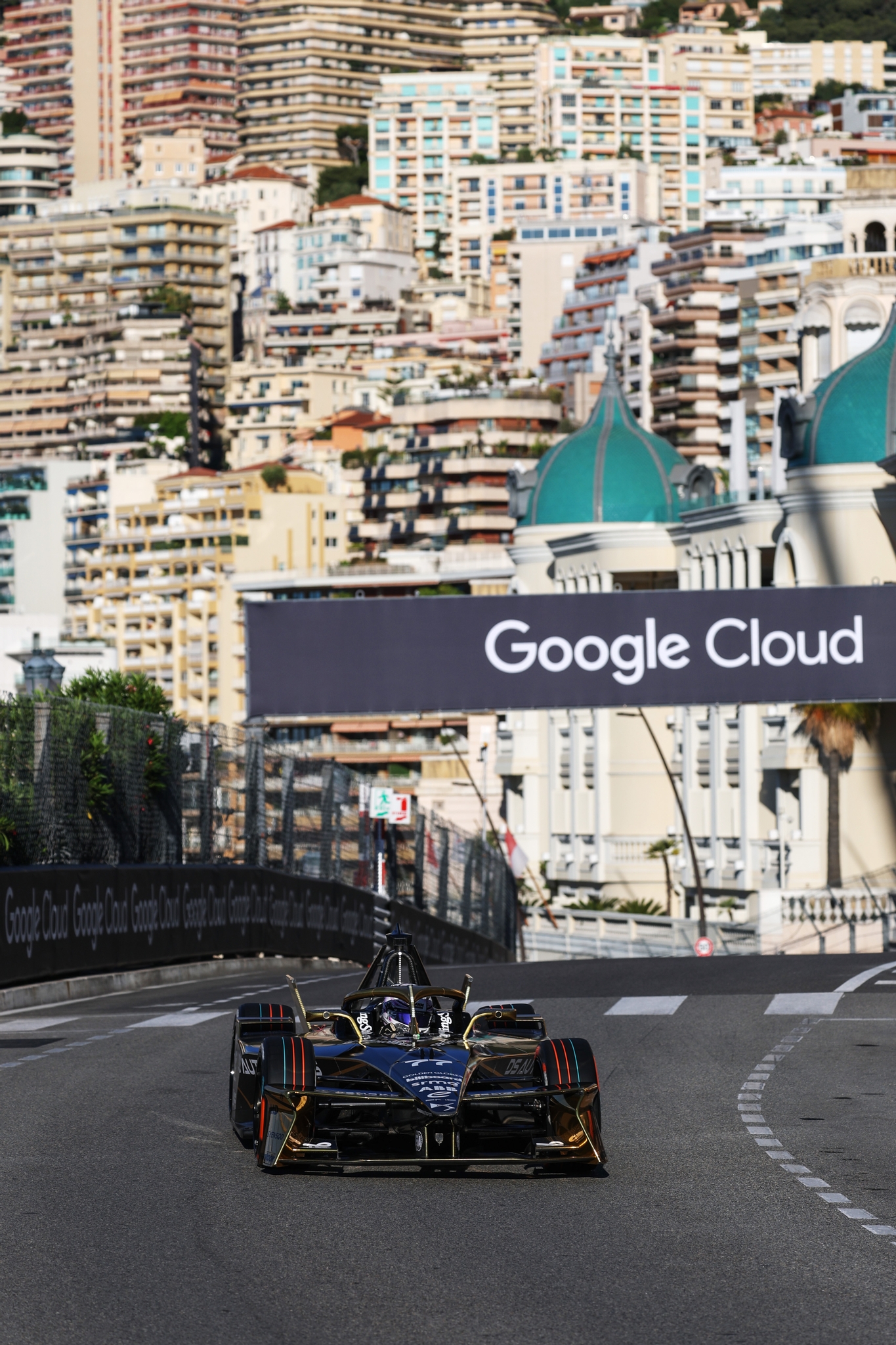 MONTE-CARLO, MÓNACO - 16 DE MAYO: Taylor Barnard de Gran Bretaña pilotando el (77) DS Penske DS E-Te