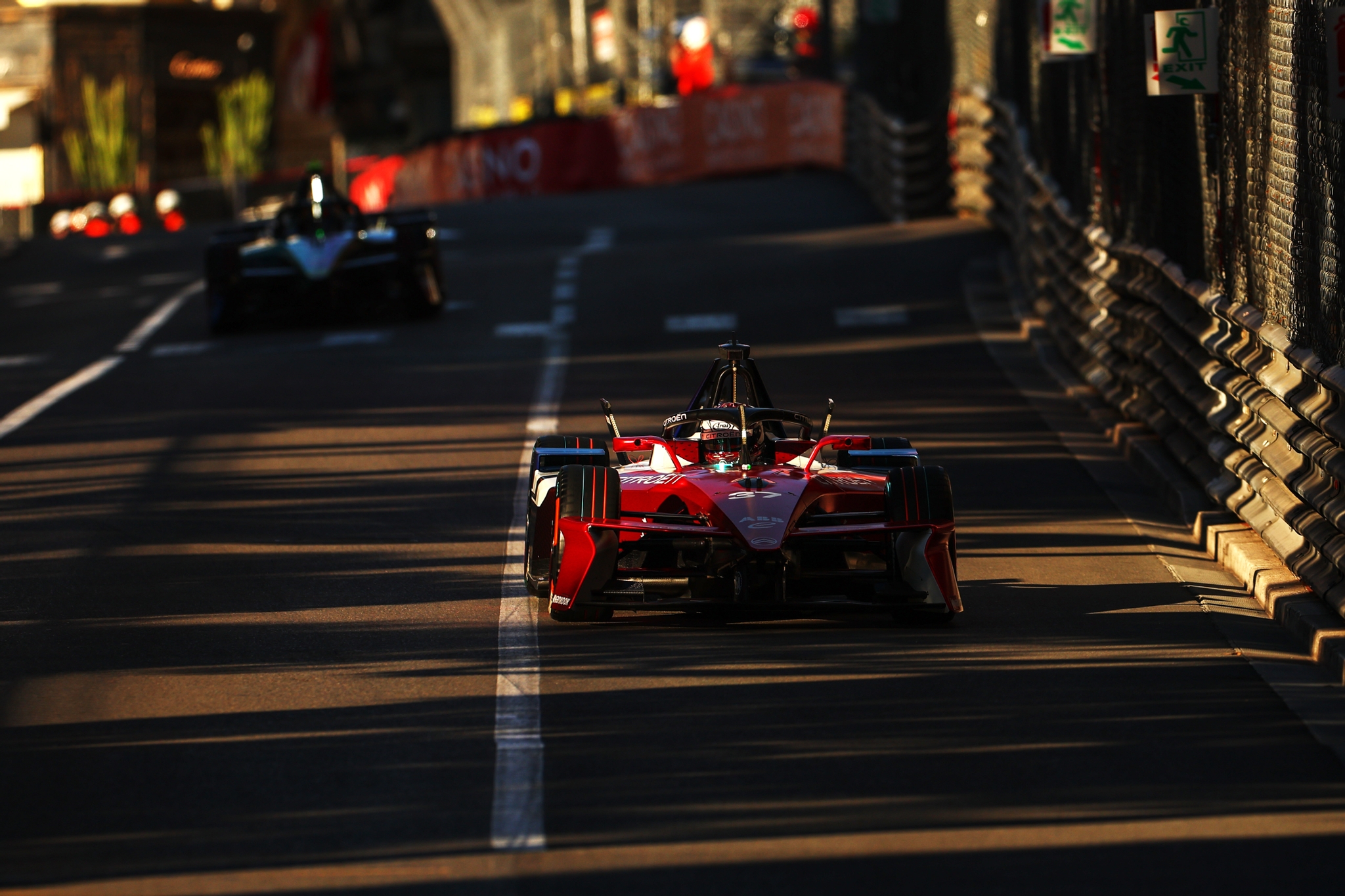 MONTE-CARLO, MÓNACO - 16 DE MAYO: Nick Cassidy de Nueva Zelanda pilotando el (37) Citroen Racing e-C