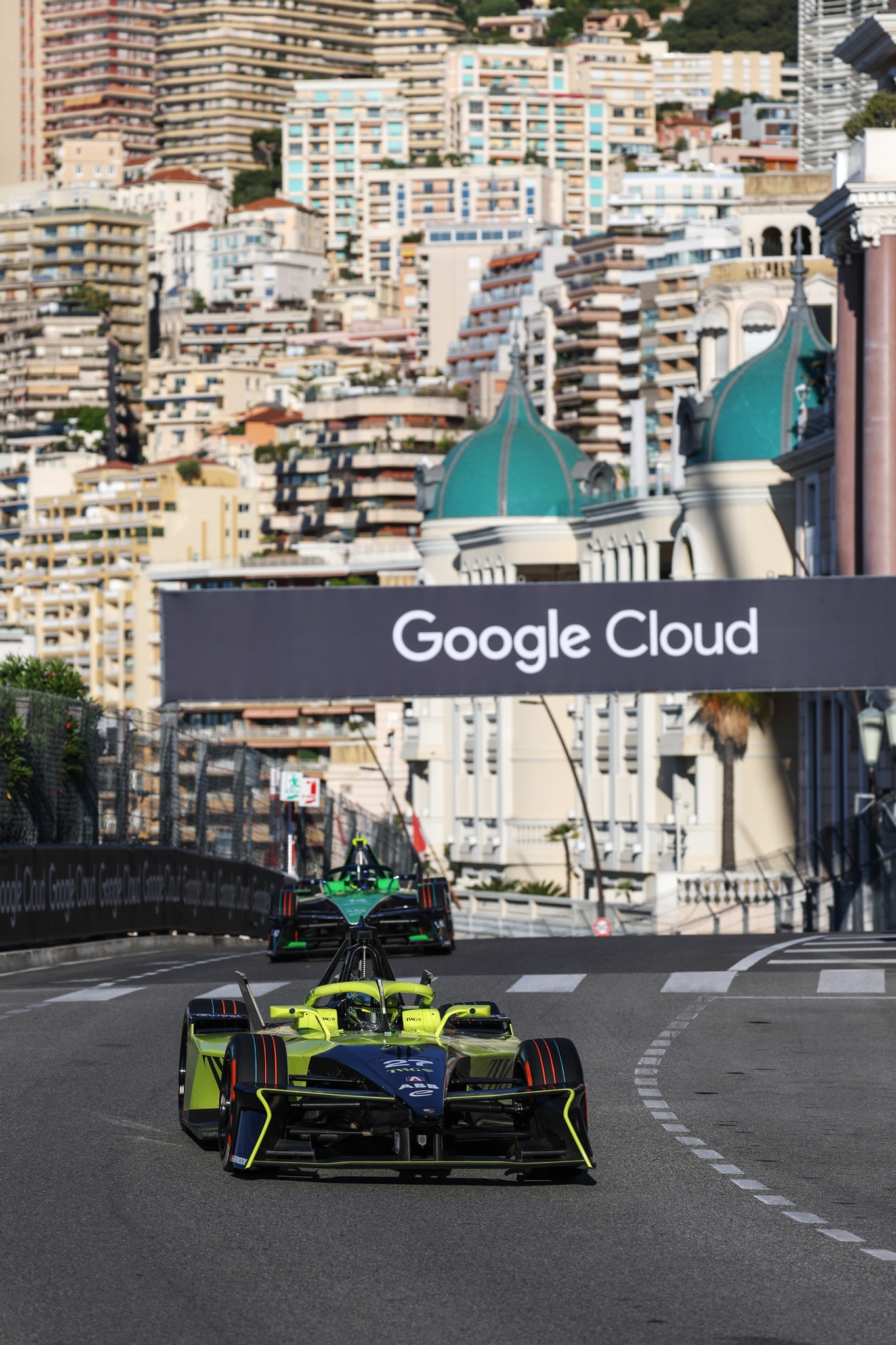MONTE-CARLO, MÓNACO - 16 DE MAYO: Jake Dennis de Gran Bretaña pilotando el (27) Andretti Formula E P