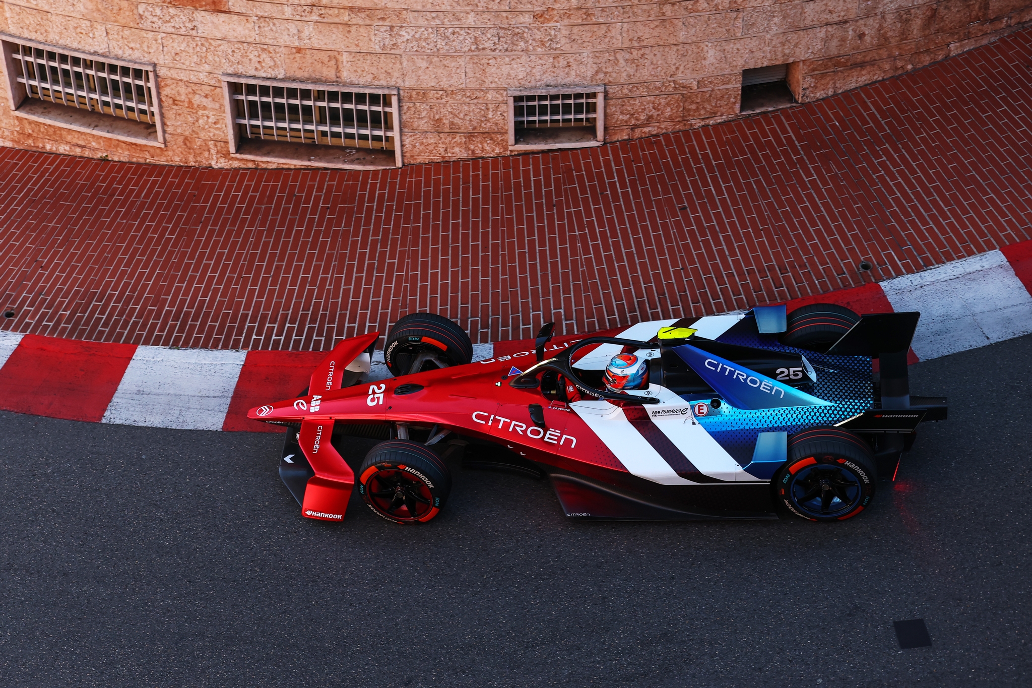 MONTE-CARLO, MÓNACO - 16 DE MAYO: Jean-Eric Vergne de Francia pilotando el (25) Citroen Racing e-CX 