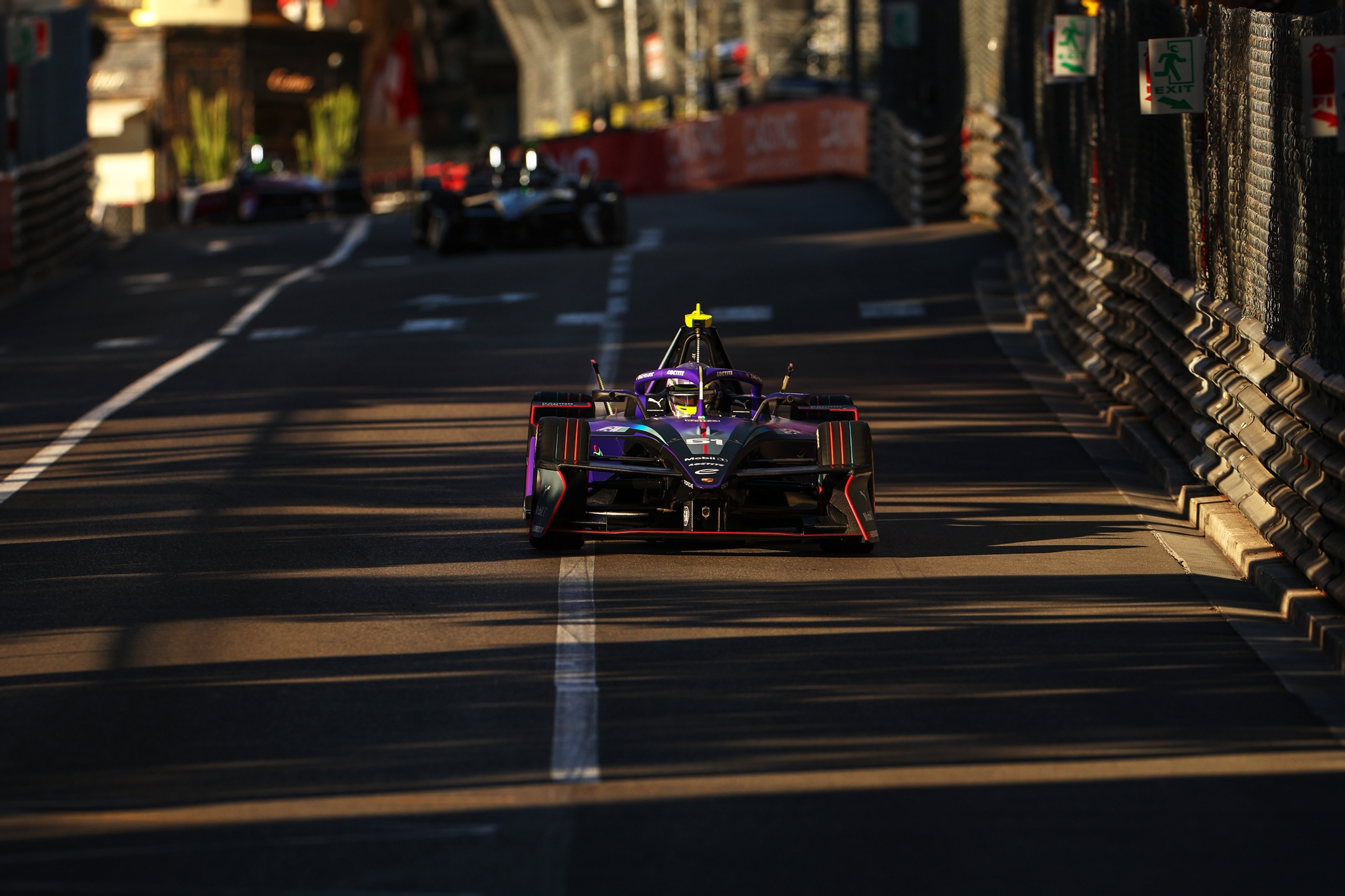 MONTE-CARLO, MÓNACO - 16 DE MAYO: Nico Muller de Suiza pilotando el (51) Porsche Formula E Team Pors