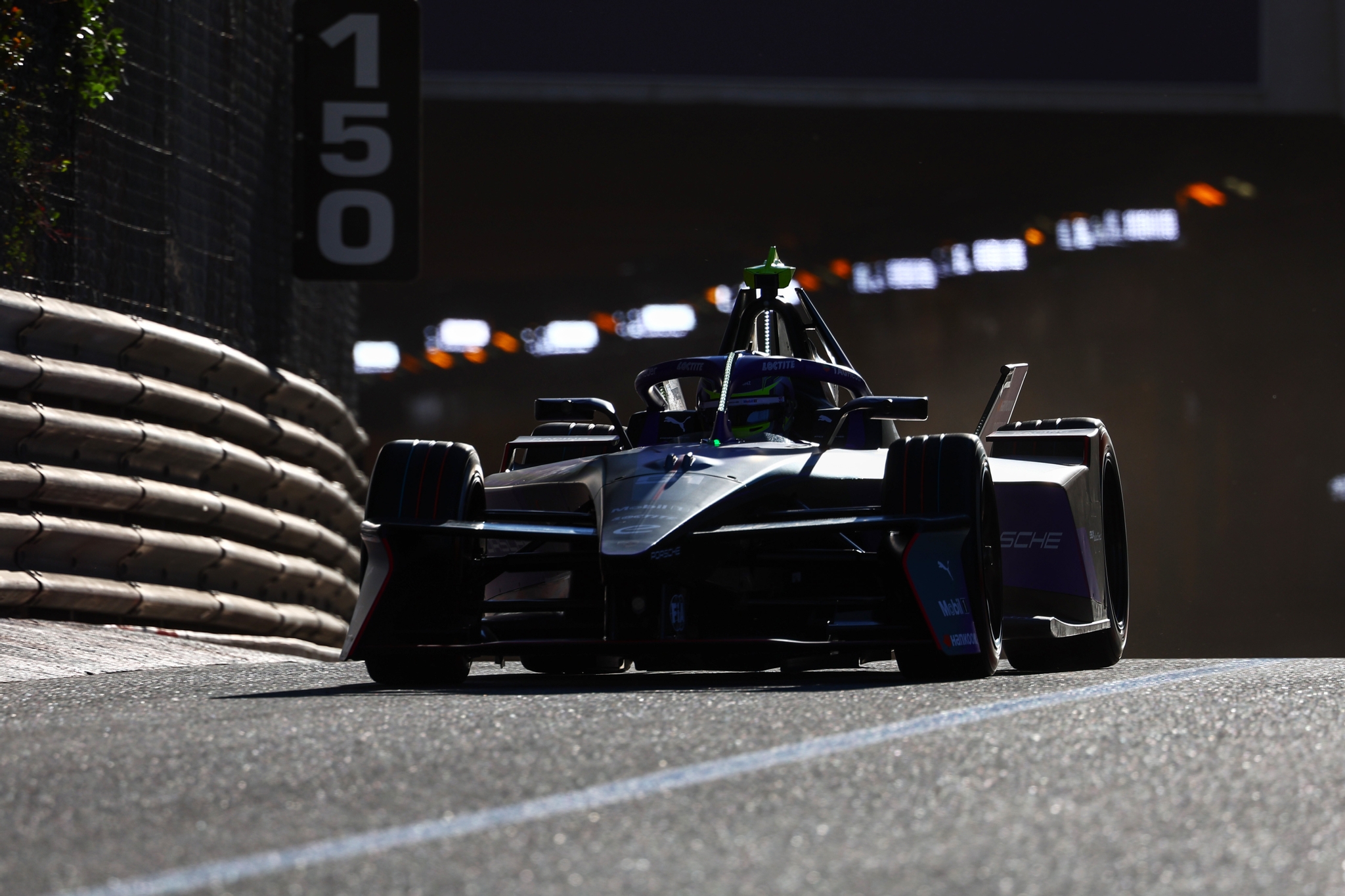 MONTE-CARLO, MÓNACO - 16 DE MAYO: Nico Muller de Suiza pilotando el (51) Porsche Formula E Team Pors