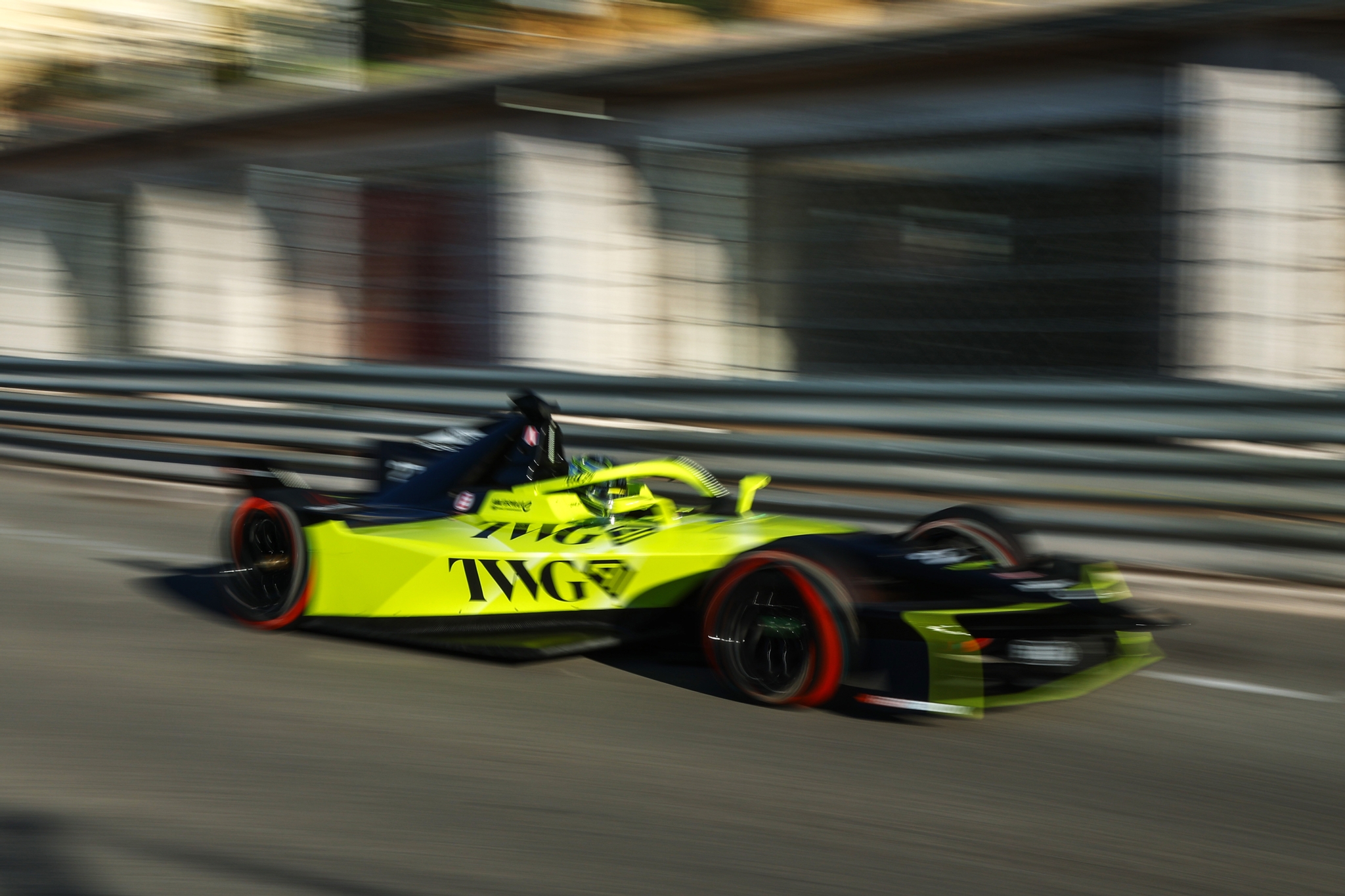 MONTE-CARLO, MÓNACO - 16 DE MAYO: Jake Dennis de Gran Bretaña pilotando el (27) Andretti Formula E P