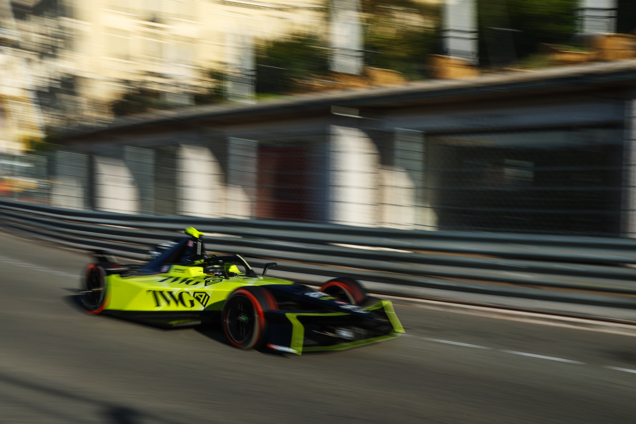 MONTE-CARLO, MÓNACO - 16 DE MAYO: Felipe Drugovich de Brasil pilotando el (28) Andretti Formula E Po