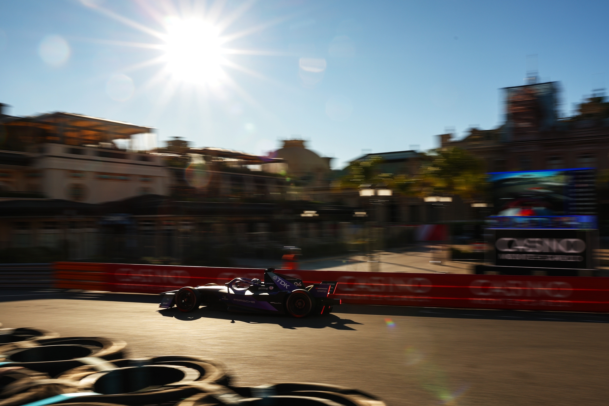 MONTE-CARLO, MÓNACO - 16 DE MAYO: Pascal Wehrlein de Alemania pilotando el (94) Porsche Formula E Te