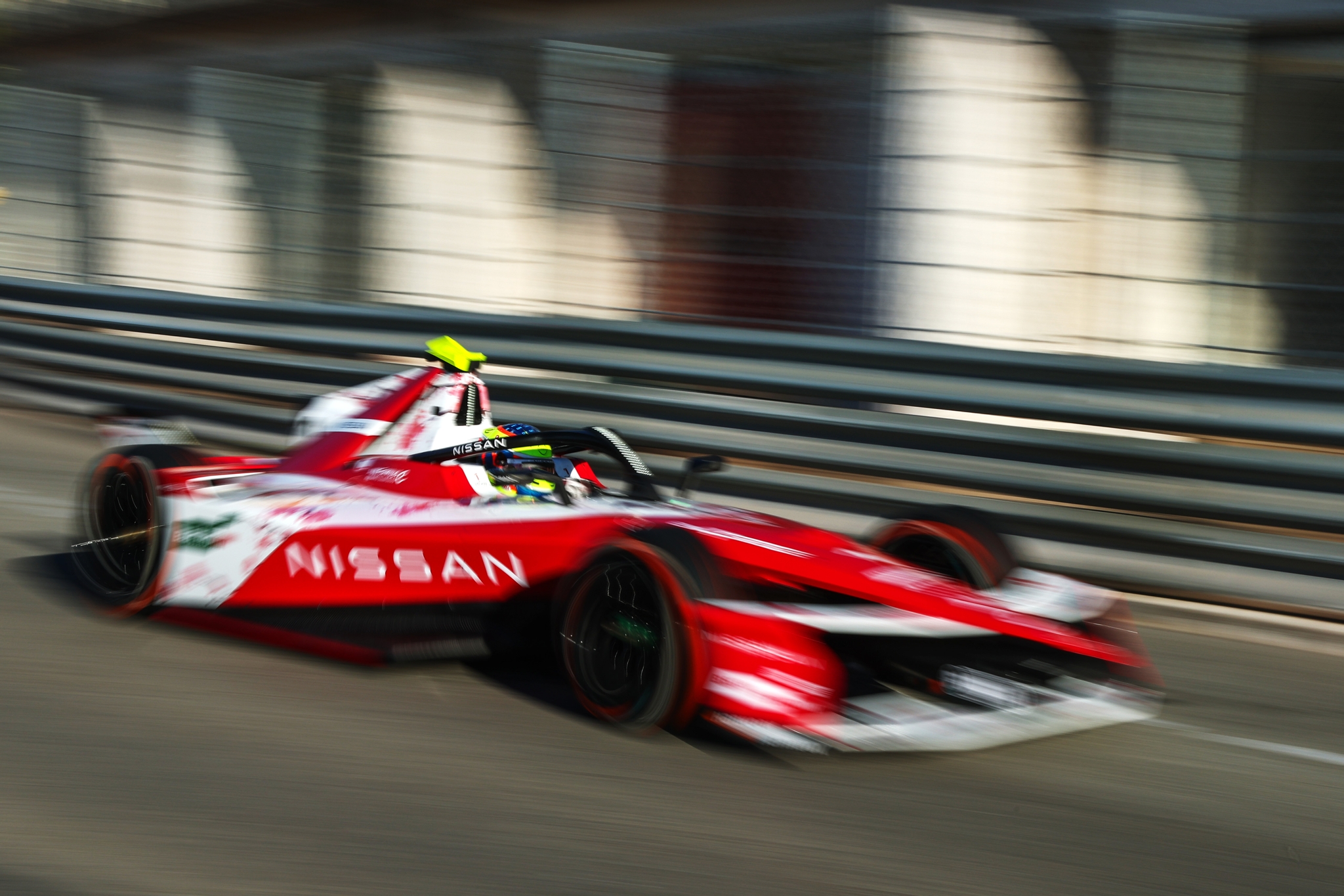 MONTE-CARLO, MÓNACO - 16 DE MAYO: Oliver Rowland de Gran Bretaña pilotando el (1) Nissan Formula E T