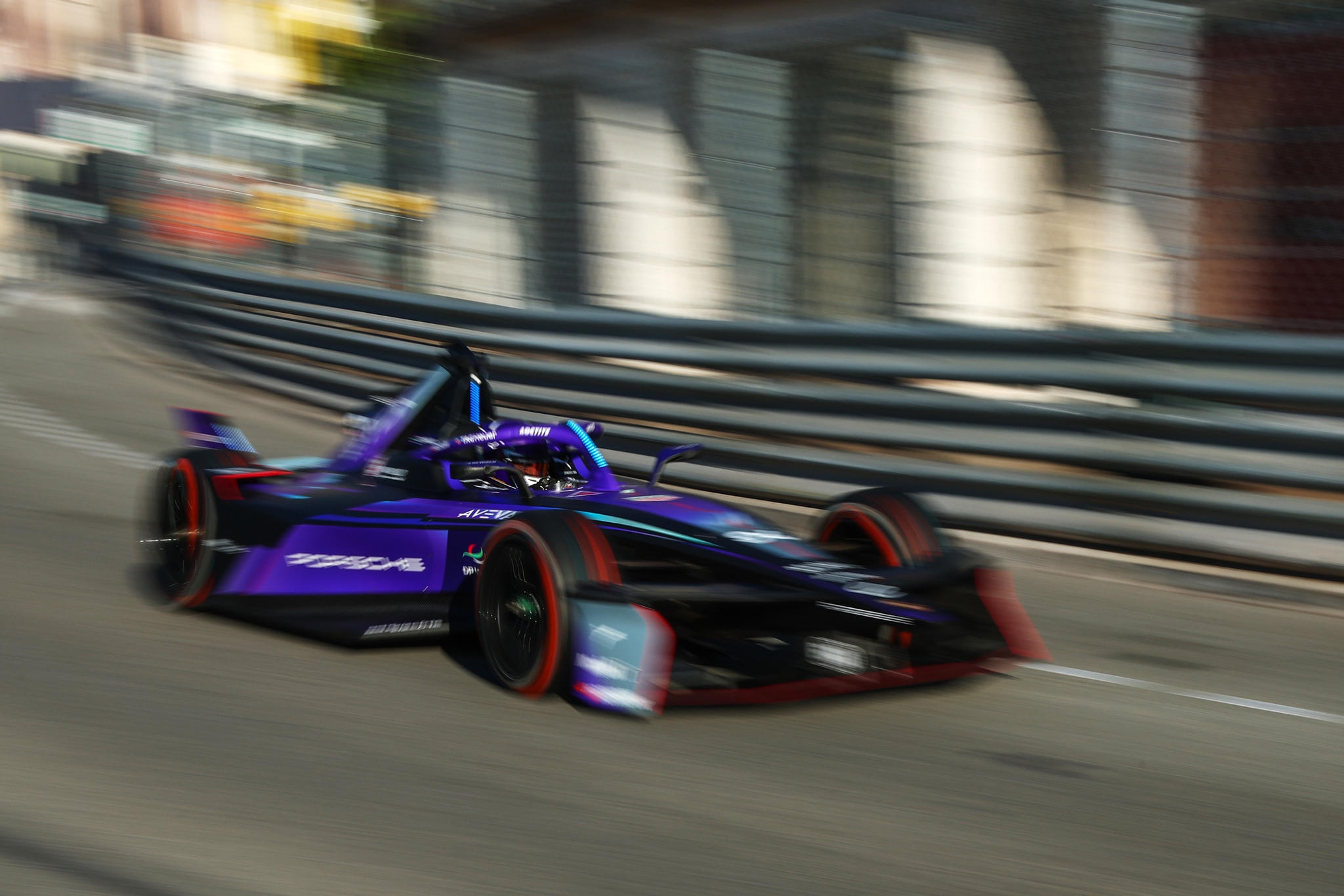 MONTE-CARLO, MÓNACO - 16 DE MAYO: Pascal Wehrlein de Alemania pilotando el (94) Porsche Formula E Te