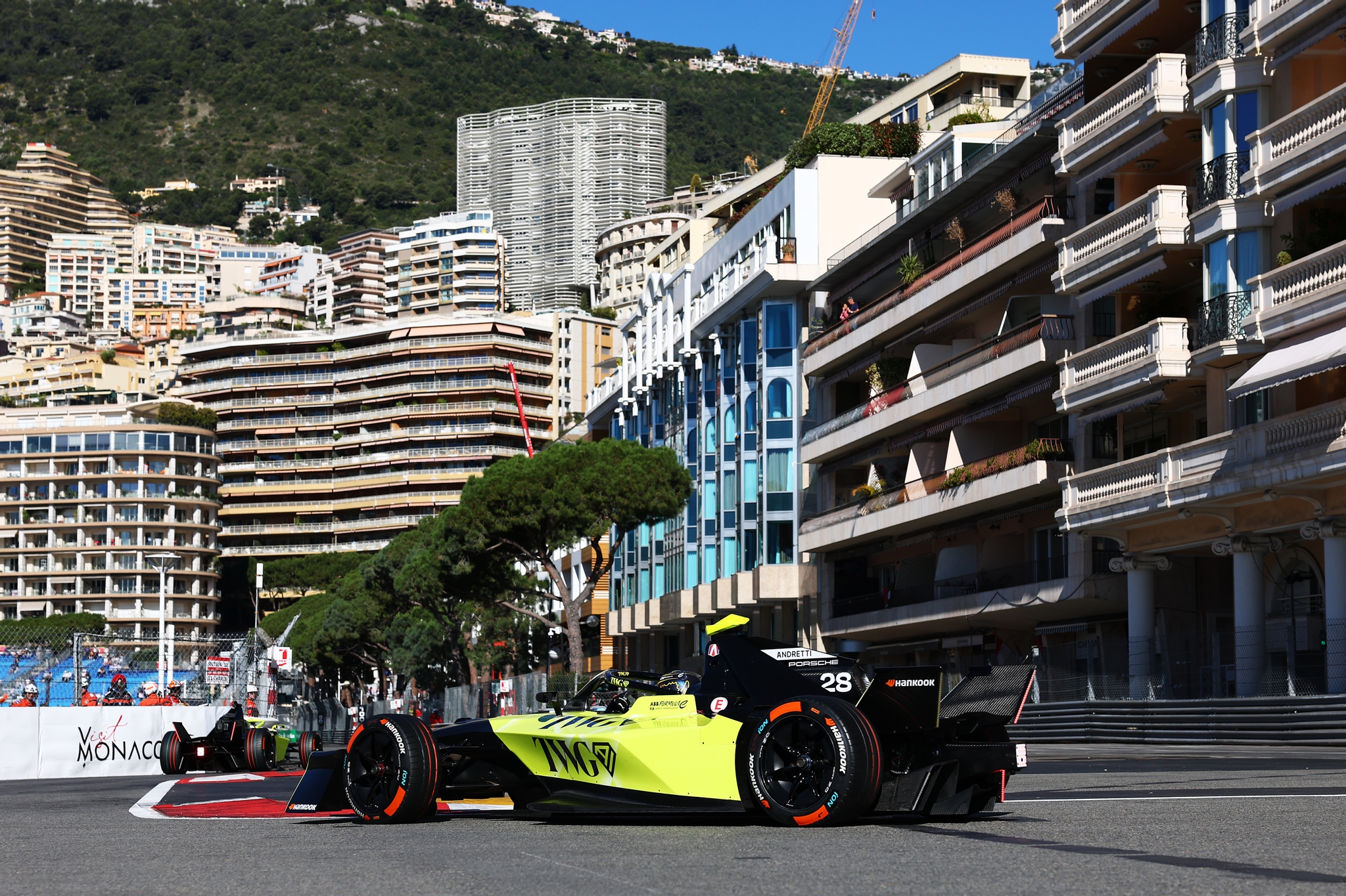 MONTE-CARLO, MÓNACO - 16 DE MAYO: Felipe Drugovich de Brasil pilotando el (28) Andretti Formula E Po