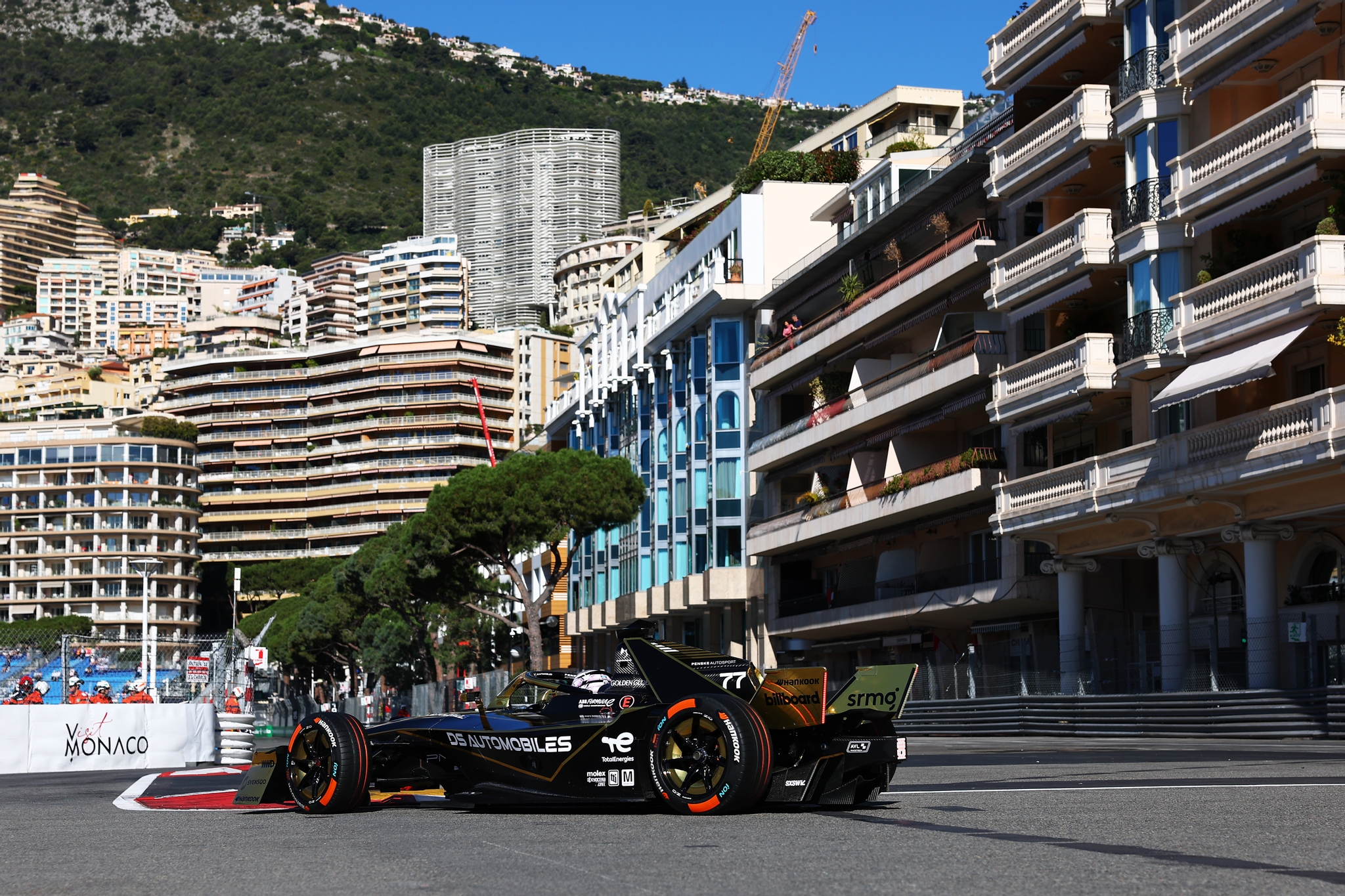 MONTE-CARLO, MÓNACO - 16 DE MAYO: Taylor Barnard de Gran Bretaña pilotando el (77) DS Penske DS E-Te