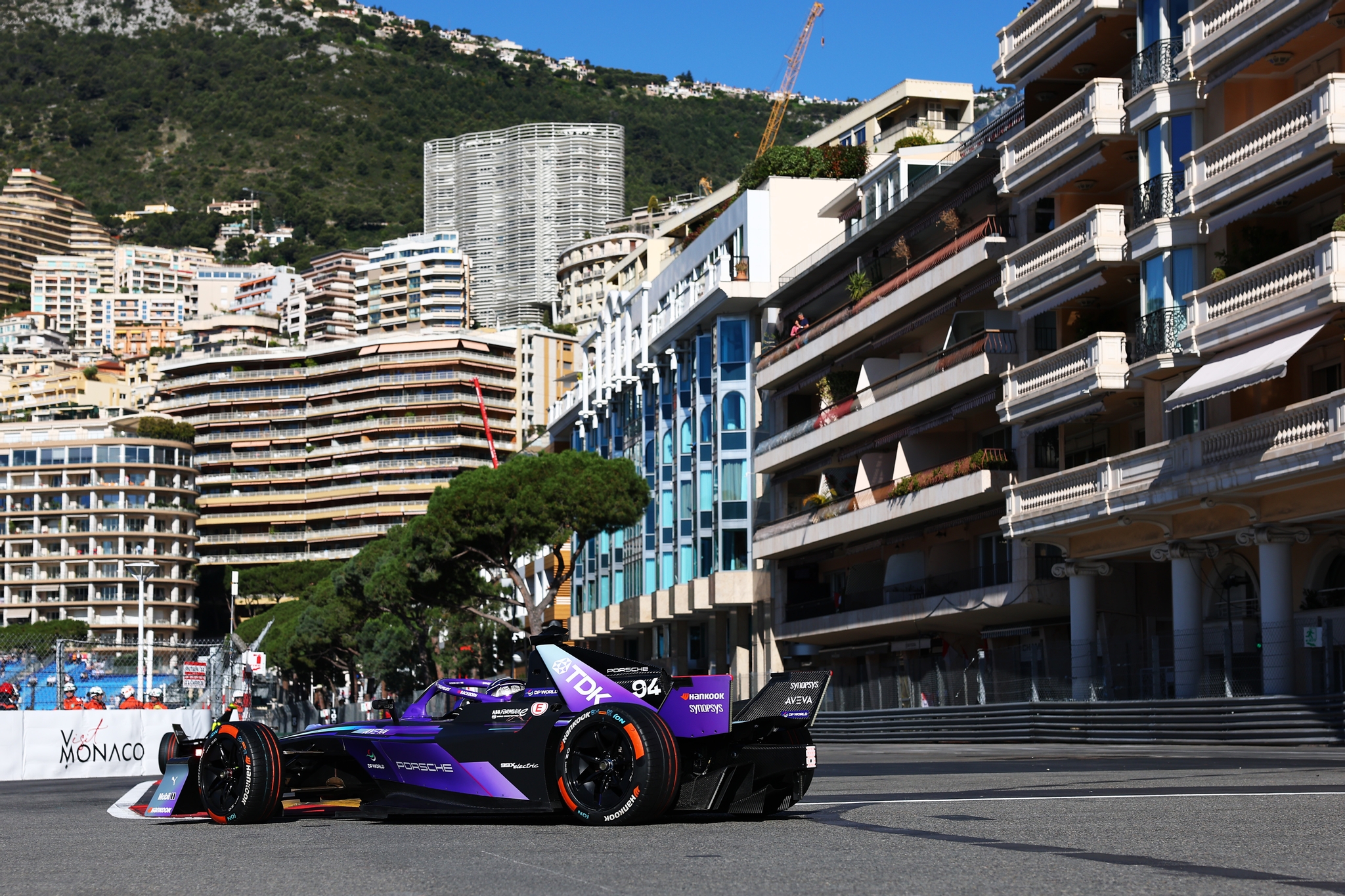 MONTE-CARLO, MÓNACO - 16 DE MAYO: Pascal Wehrlein de Alemania pilotando el (94) Porsche Formula E Te