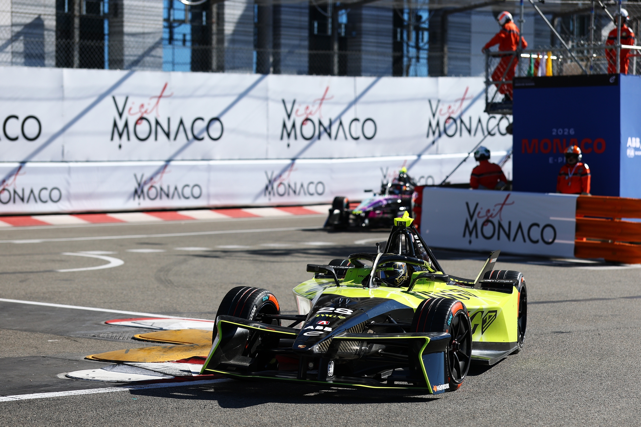 MONTE-CARLO, MÓNACO - 16 DE MAYO: Felipe Drugovich de Brasil pilotando el (28) Andretti Formula E Po