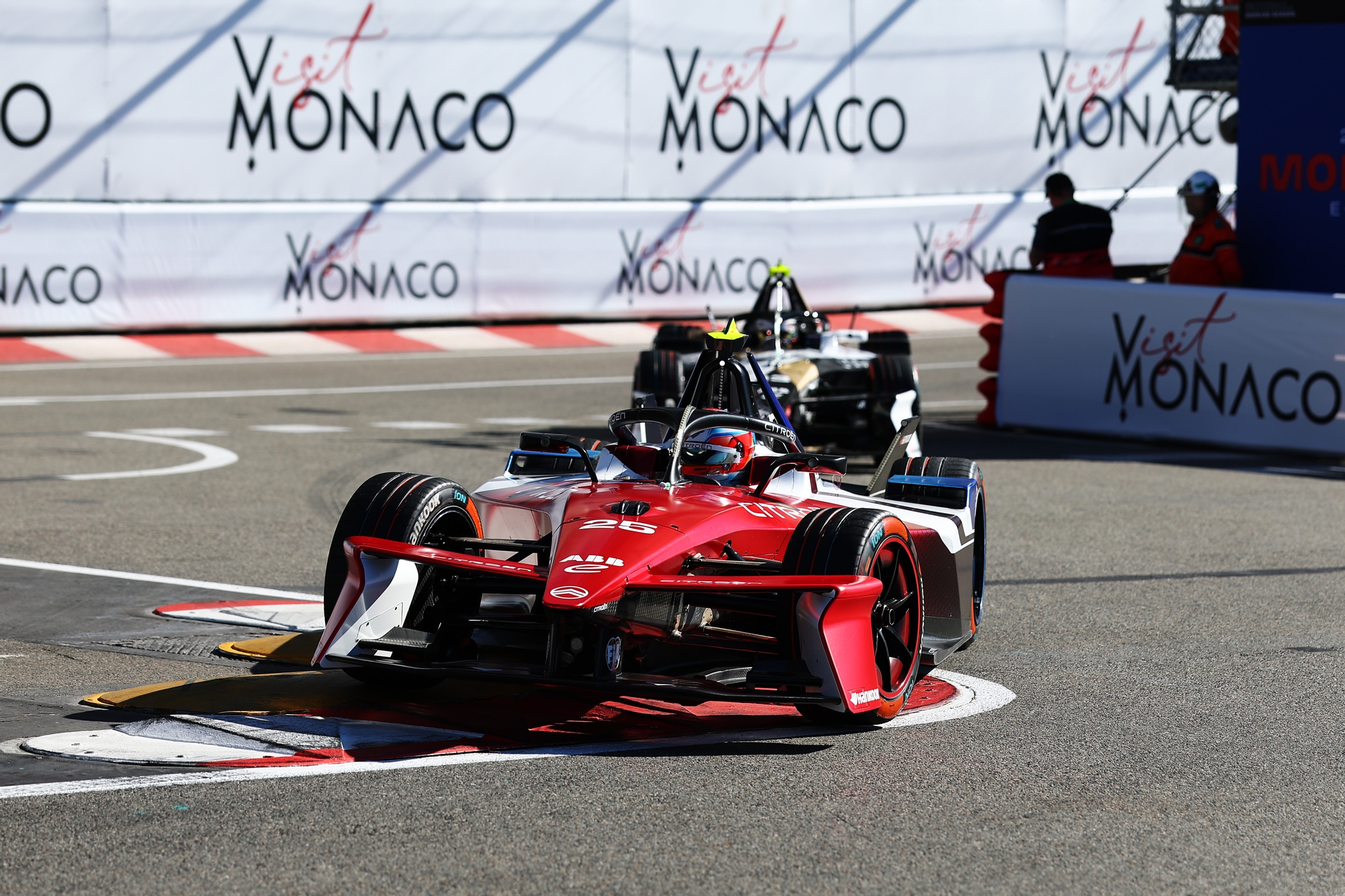 MONTE-CARLO, MÓNACO - 16 DE MAYO: Jean-Eric Vergne de Francia pilotando el (25) Citroen Racing e-CX 