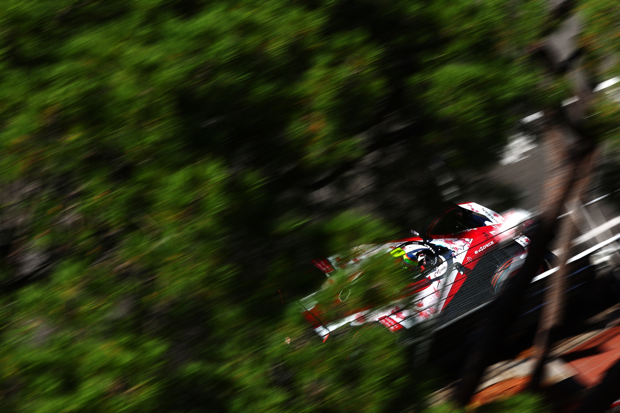 MONTE-CARLO, MÓNACO - 16 DE MAYO: Oliver Rowland de Gran Bretaña pilotando el (1) Nissan Formula E T