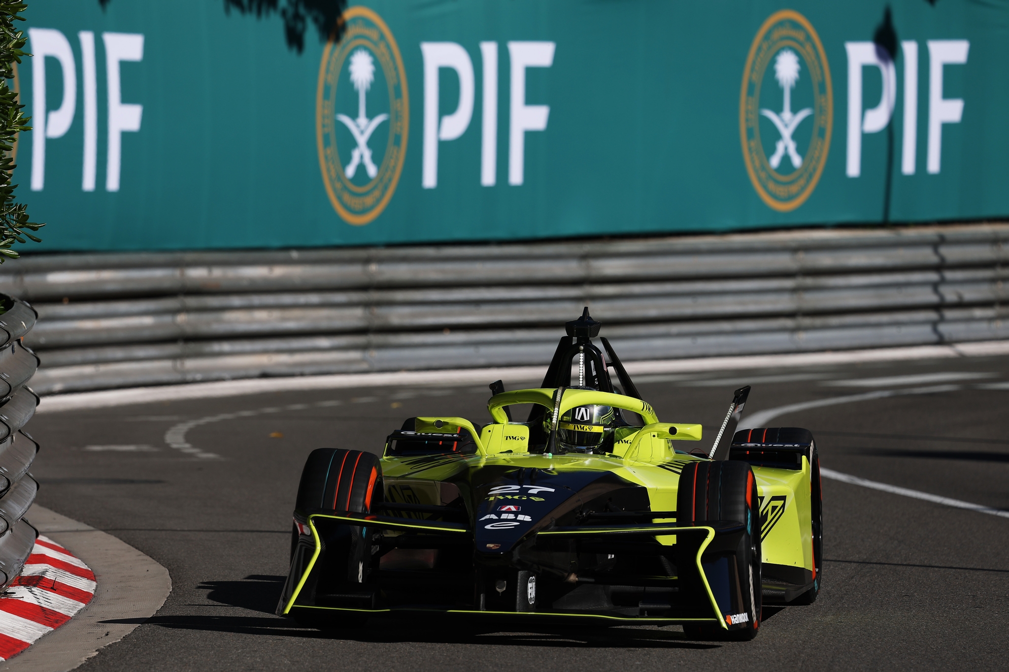 MONTE-CARLO, MÓNACO - 16 DE MAYO: Jake Dennis de Gran Bretaña pilotando el (27) Andretti Formula E P