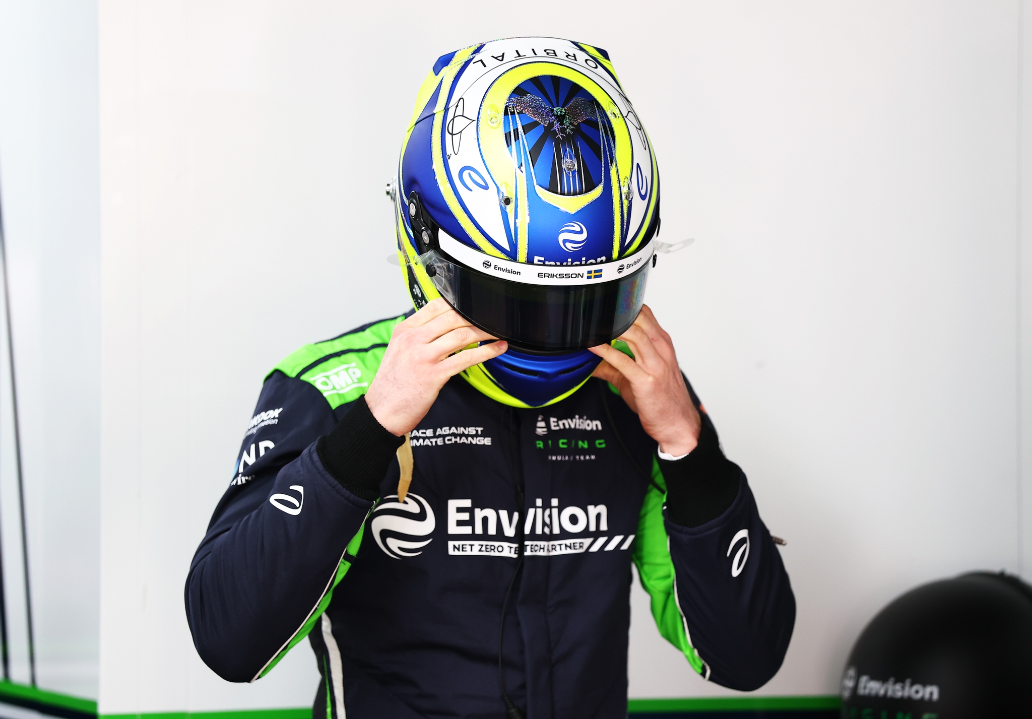 MONTE-CARLO, MÓNACO - 16 DE MAYO: Joel Eriksson of Sweden and Envision Racing prepares to drive in t