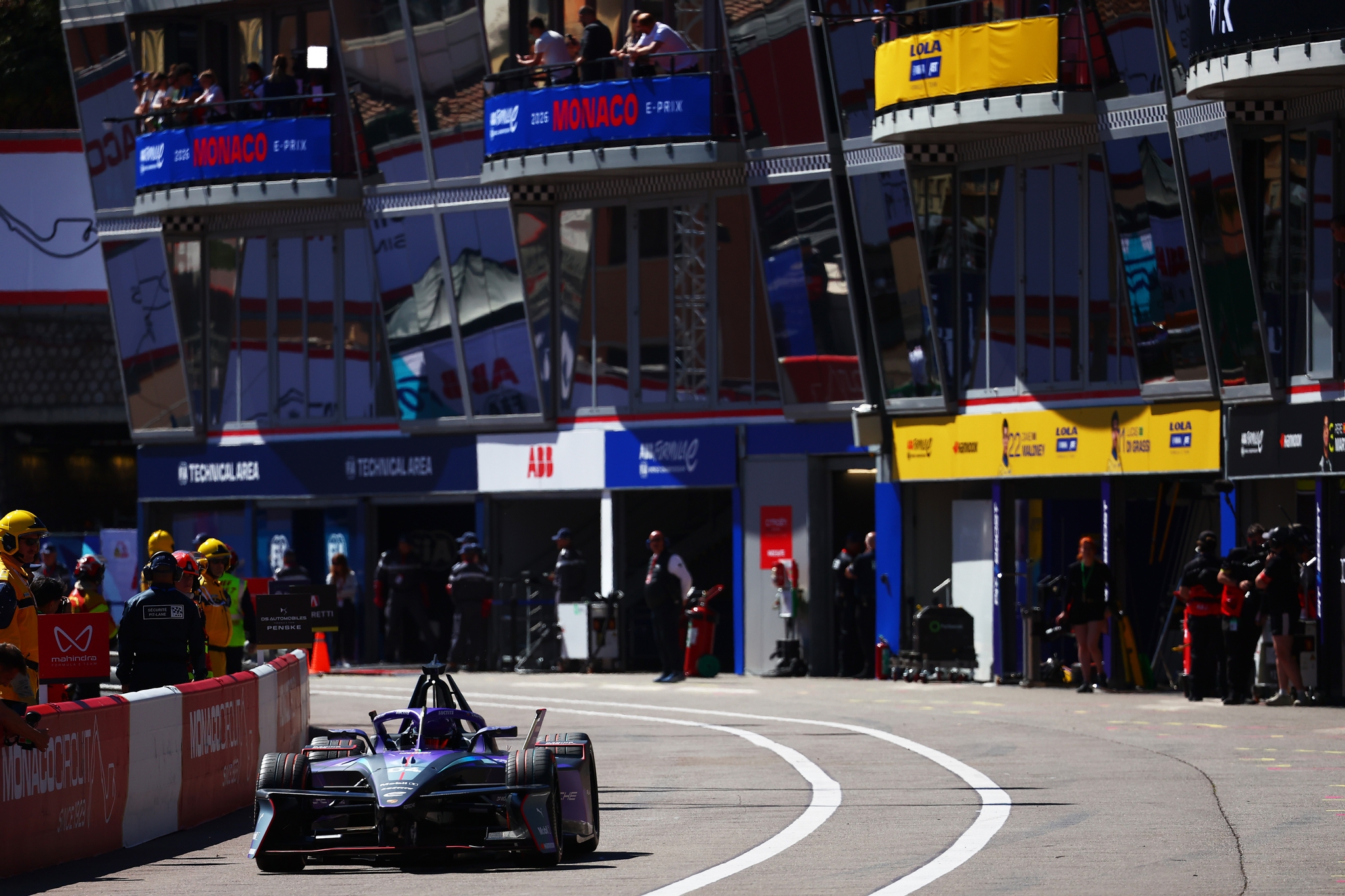MONTE-CARLO, MÓNACO - 16 DE MAYO: Pascal Wehrlein de Alemania pilotando el (94) Porsche Formula E Te