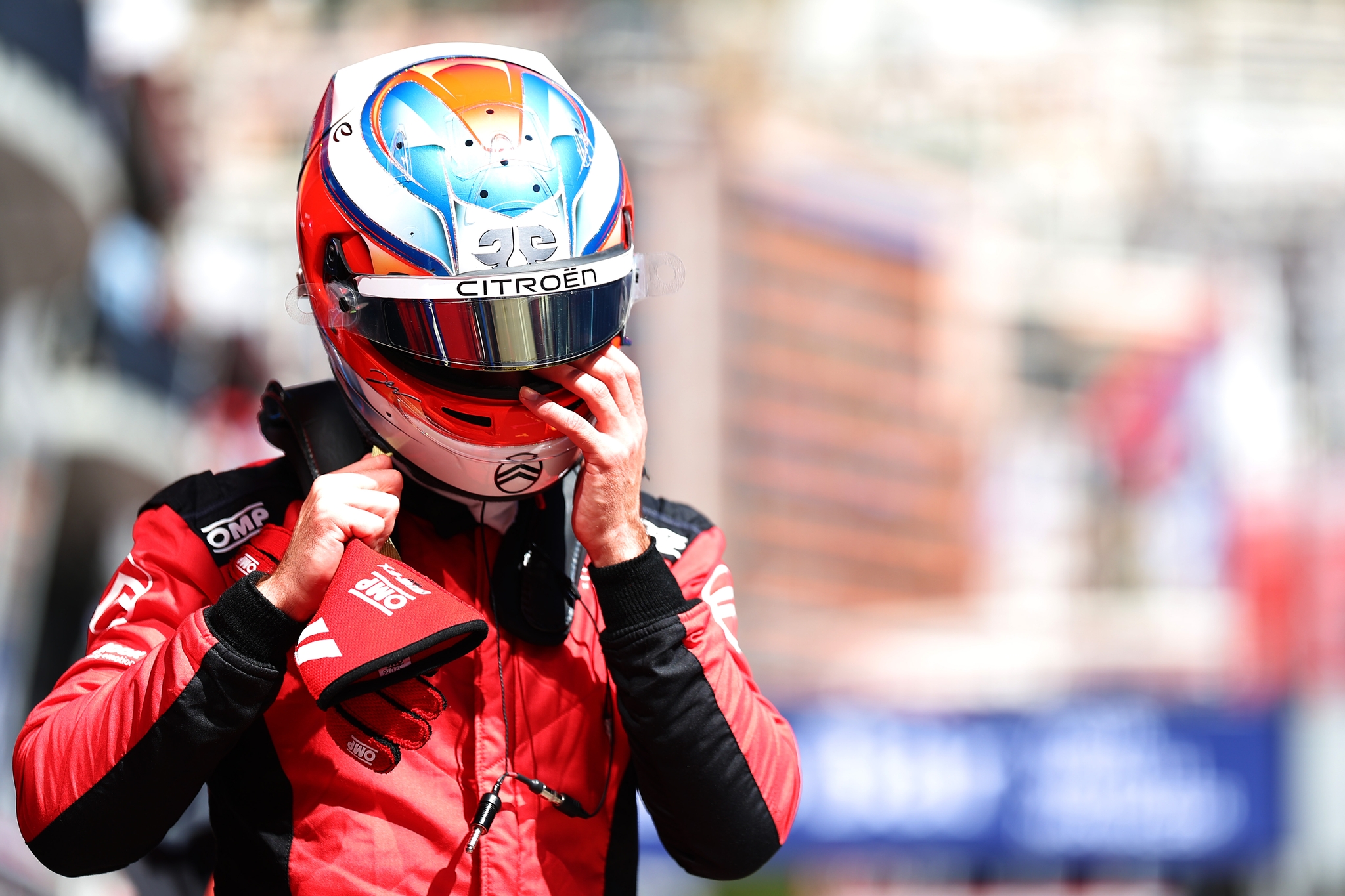 MONTE-CARLO, MÓNACO - 16 DE MAYO: Jean-Eric Vergne de Francia and Citroen Racing walks in the Pitlan