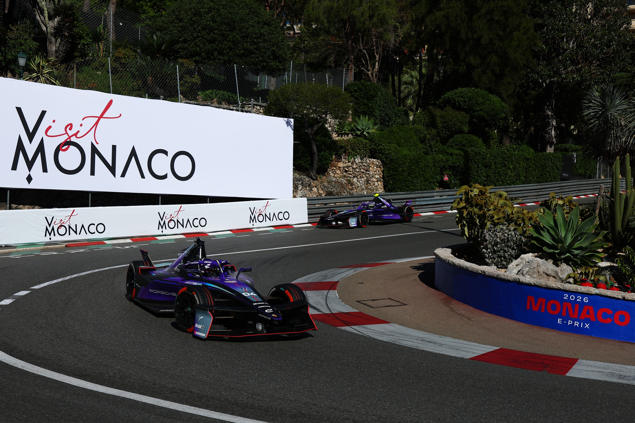 MONTE-CARLO, MÓNACO - 16 DE MAYO: Pascal Wehrlein de Alemania pilotando el (94) Porsche Formula E Te