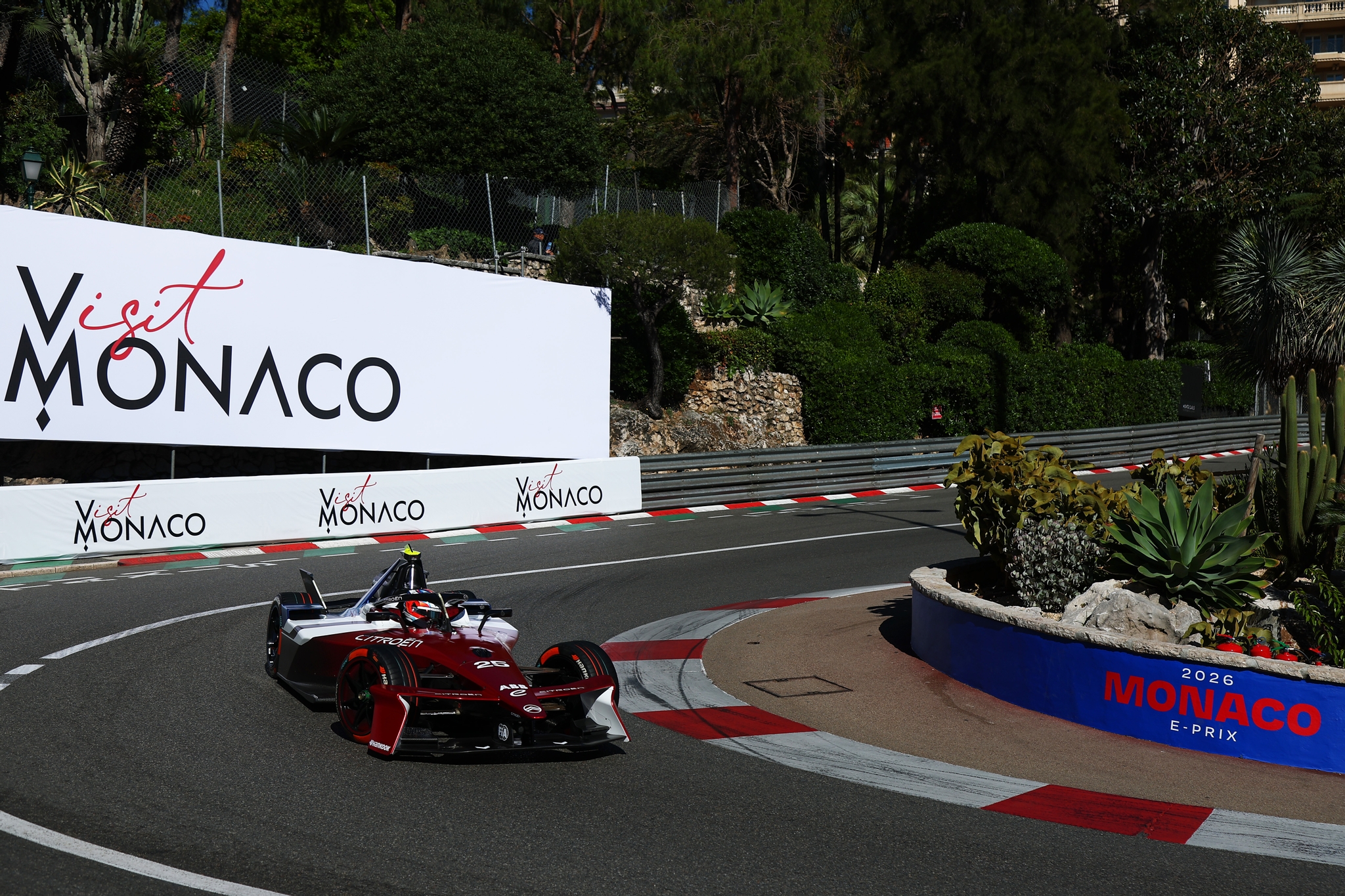 MONTE-CARLO, MÓNACO - 16 DE MAYO: Jean-Eric Vergne de Francia pilotando el (25) Citroen Racing e-CX 
