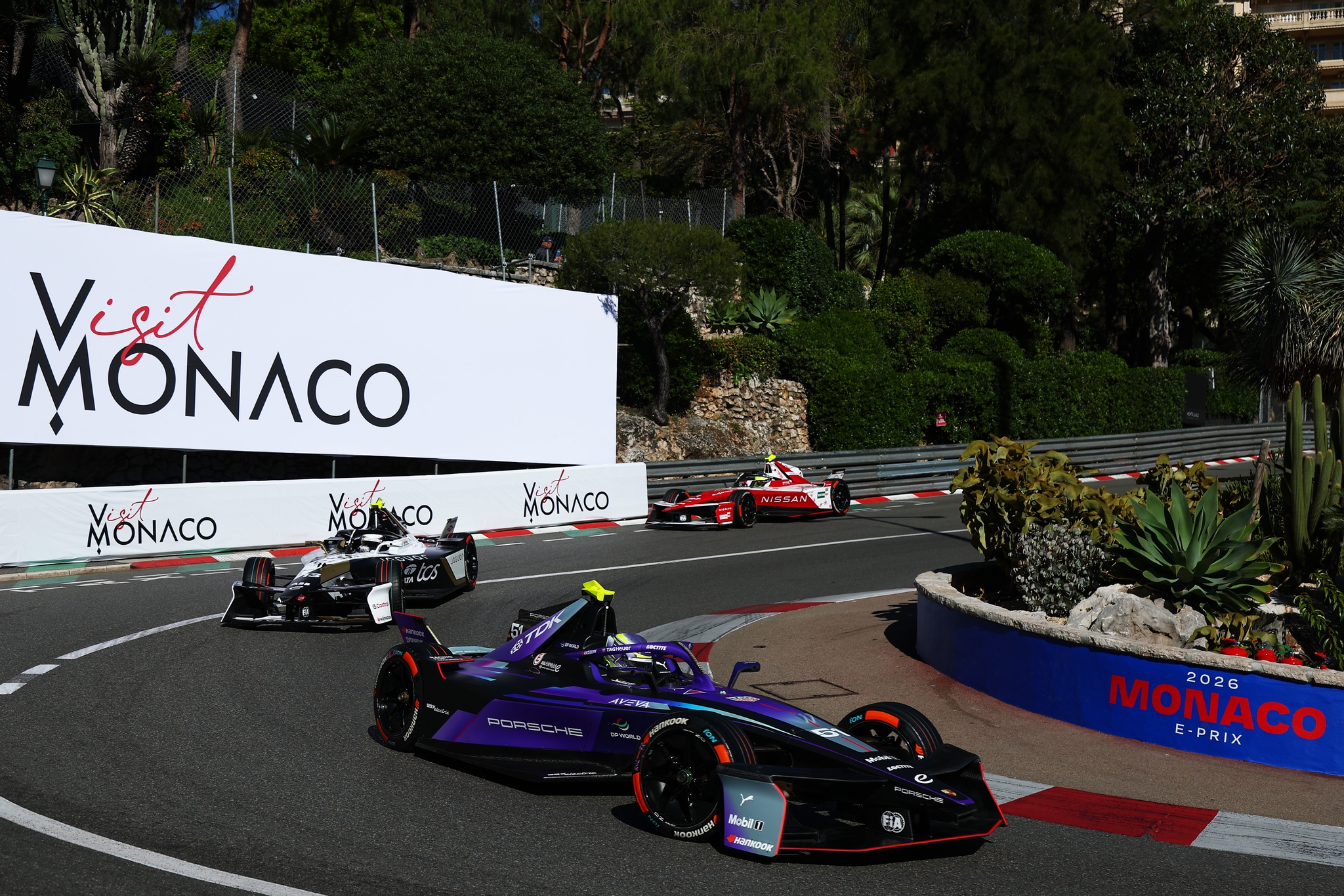 MONTE-CARLO, MÓNACO - 16 DE MAYO: Nico Muller de Suiza pilotando el (51) Porsche Formula E Team Pors