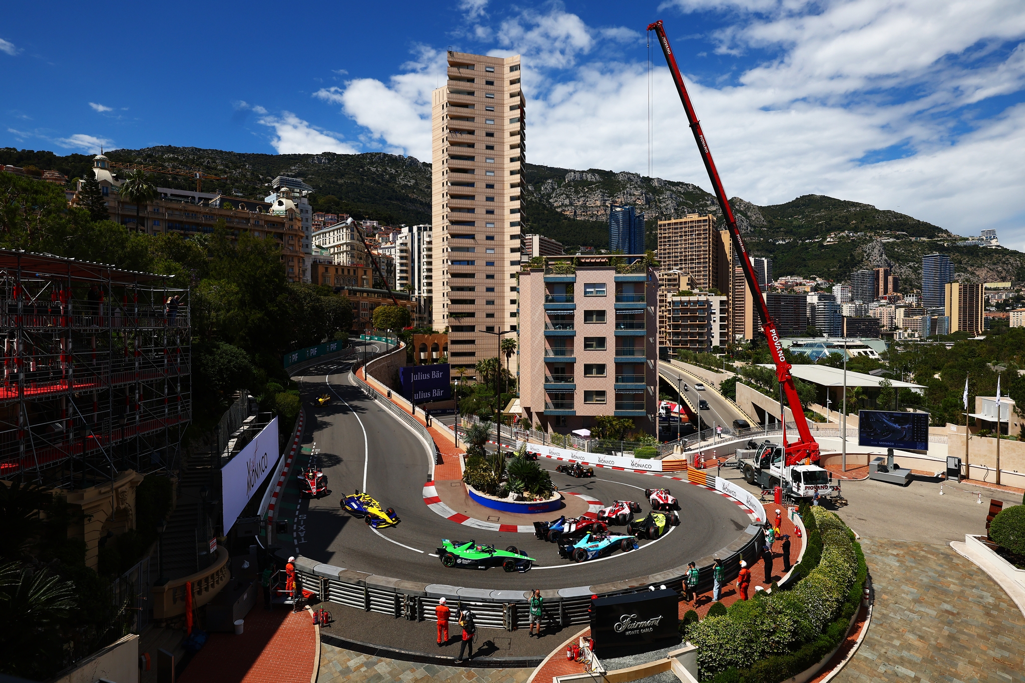 MONTE-CARLO, MÓNACO - 16 DE MAYO: Sebastien Buemi de Suiza pilotando el (16) Envision Racing Jaguar 