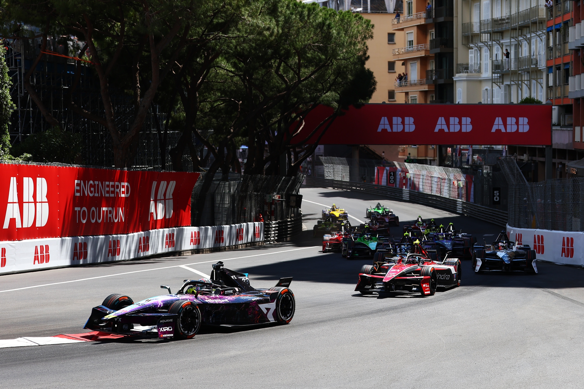 MONTE-CARLO, MÓNACO - 16 DE MAYO: Dan Ticktum de Gran Bretaña pilotando el (33) CUPRA KIRO Porsche 9