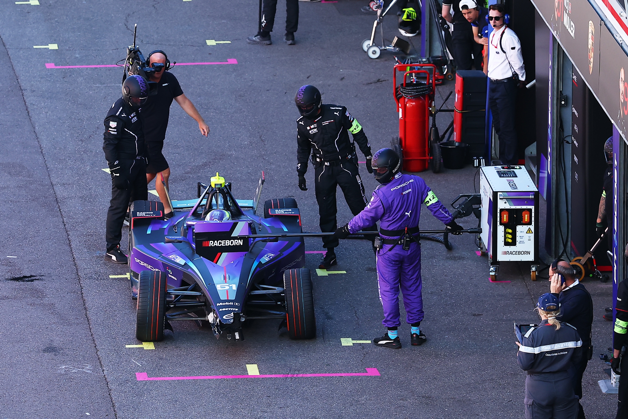 MONTE-CARLO, MÓNACO - 16 DE MAYO: Nico Muller de Suiza pilotando el (51) Porsche Formula E Team Pors